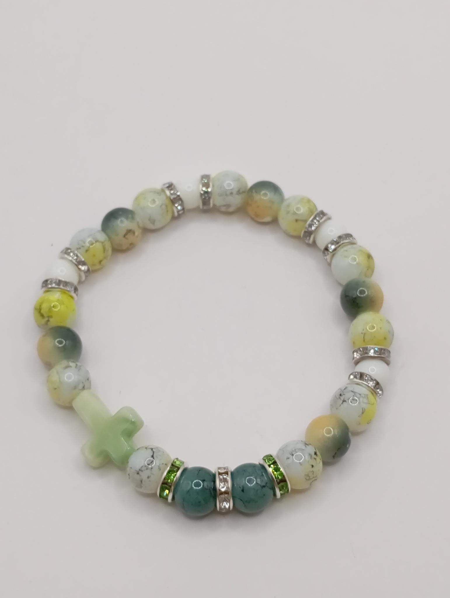Bracelet perlé avec croix