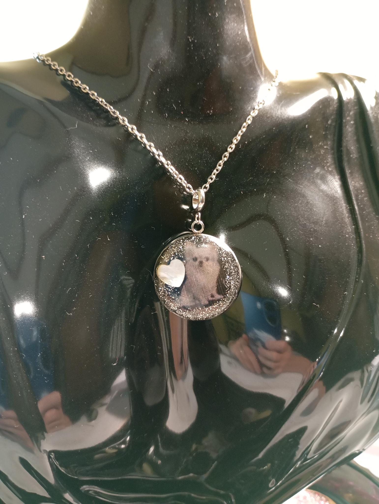 Collier médaillon Personnalisé en résine Pour Lauryna