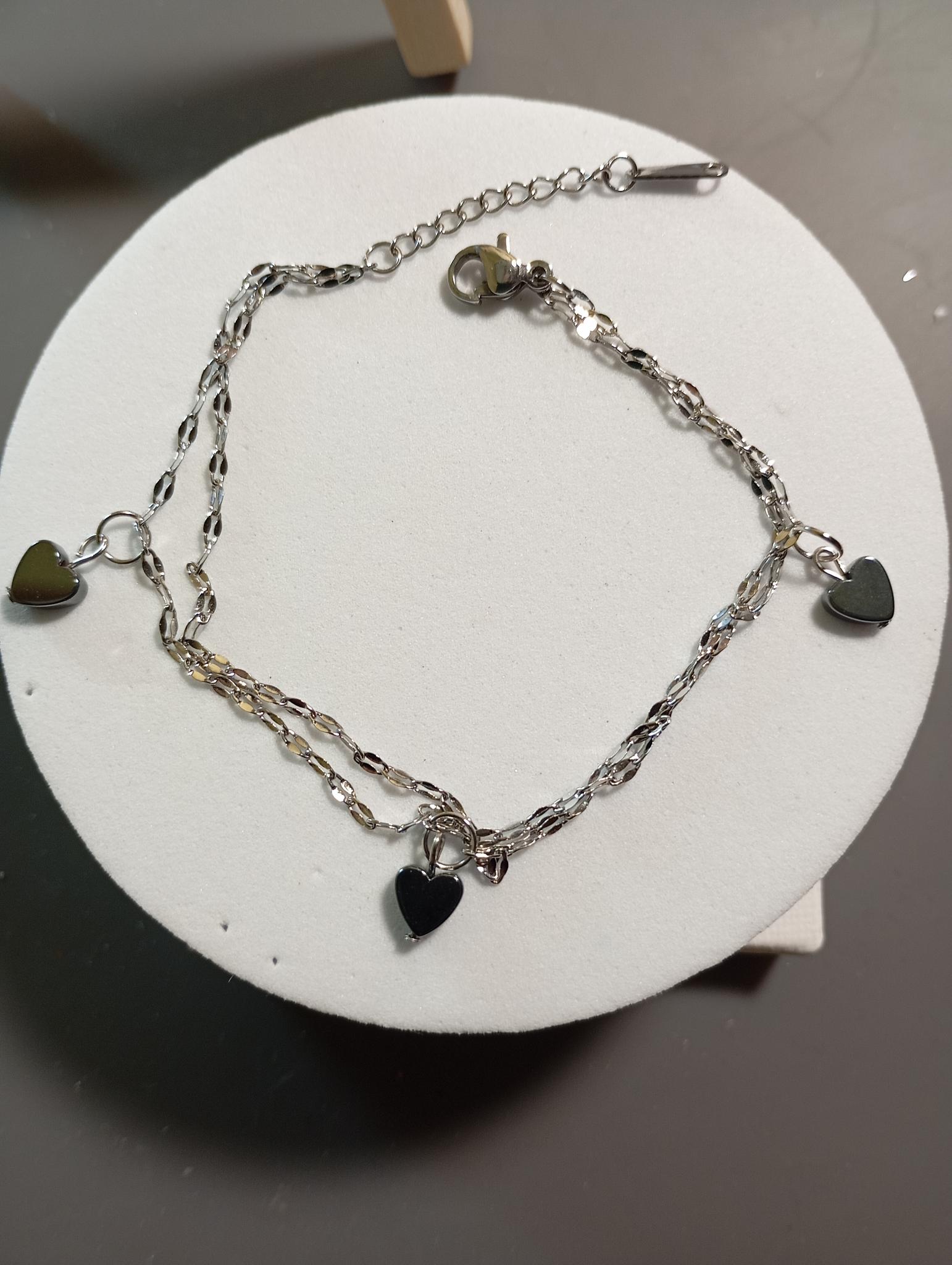 Bracelet en acier avec pendentifs cœur
