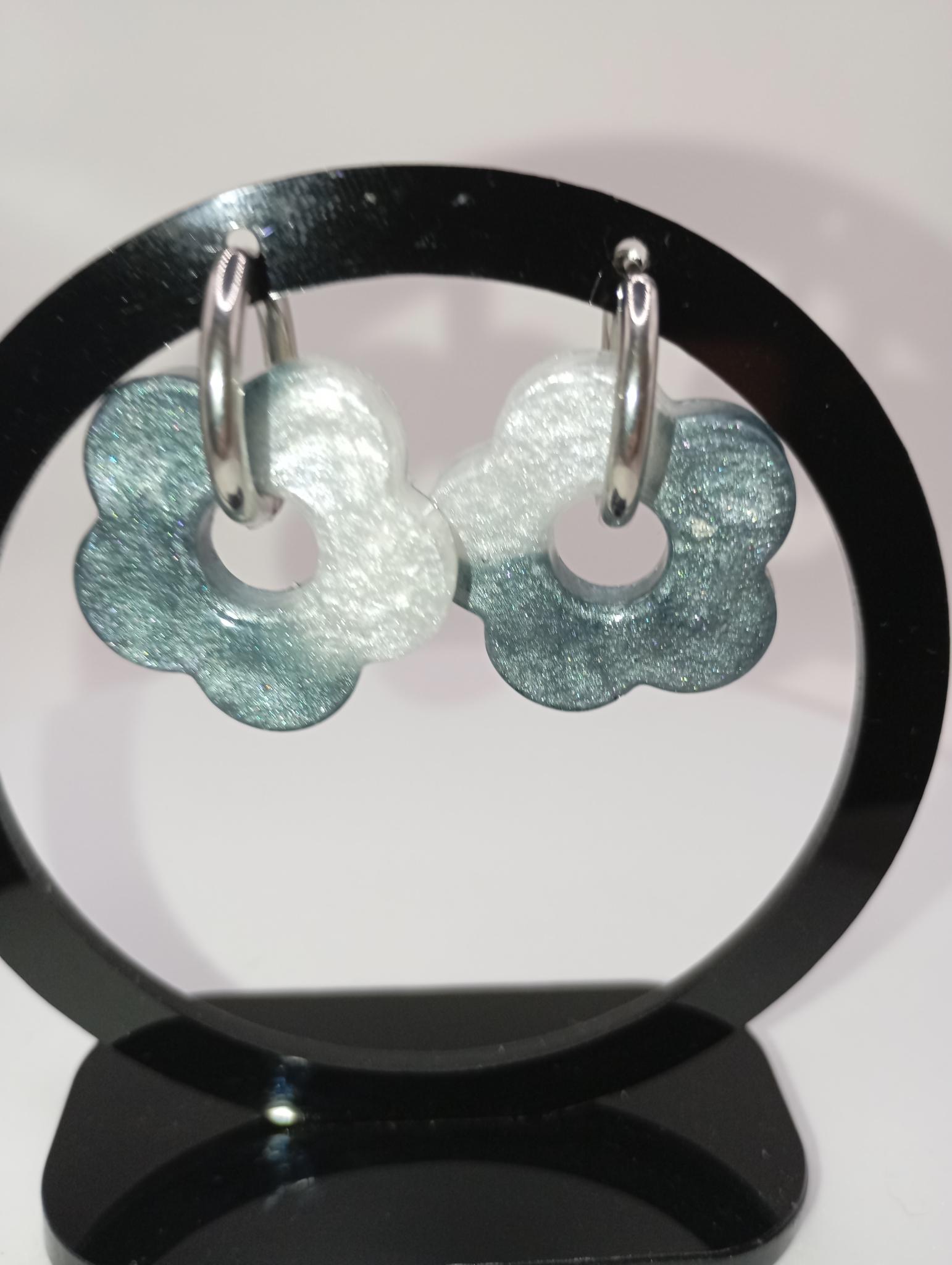 Boucles d'oreilles en forme de fleur en résine 
