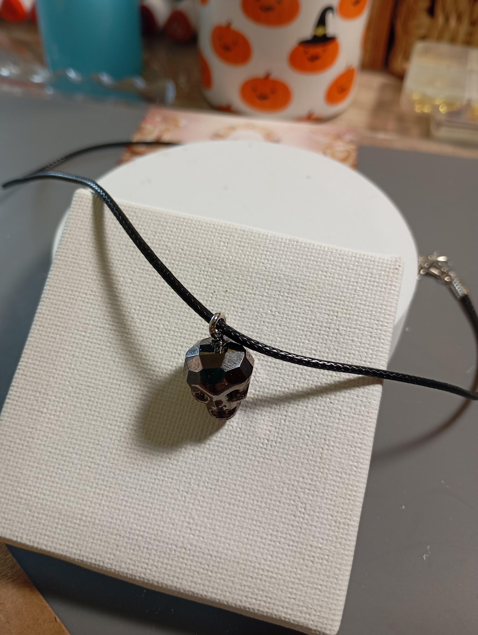 Collier tête de mort en Hématite