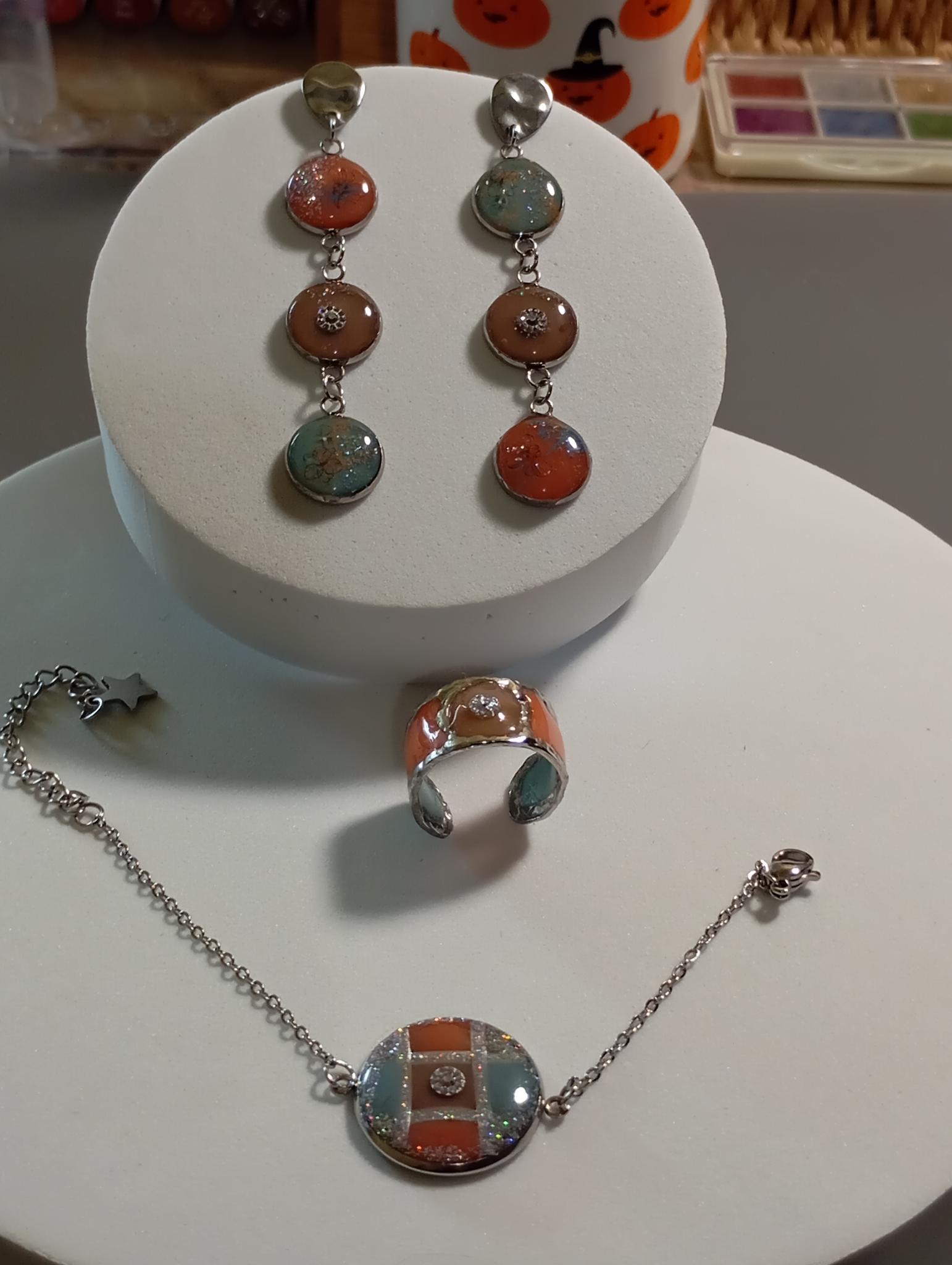 Parure de bijoux artisanaux en résine