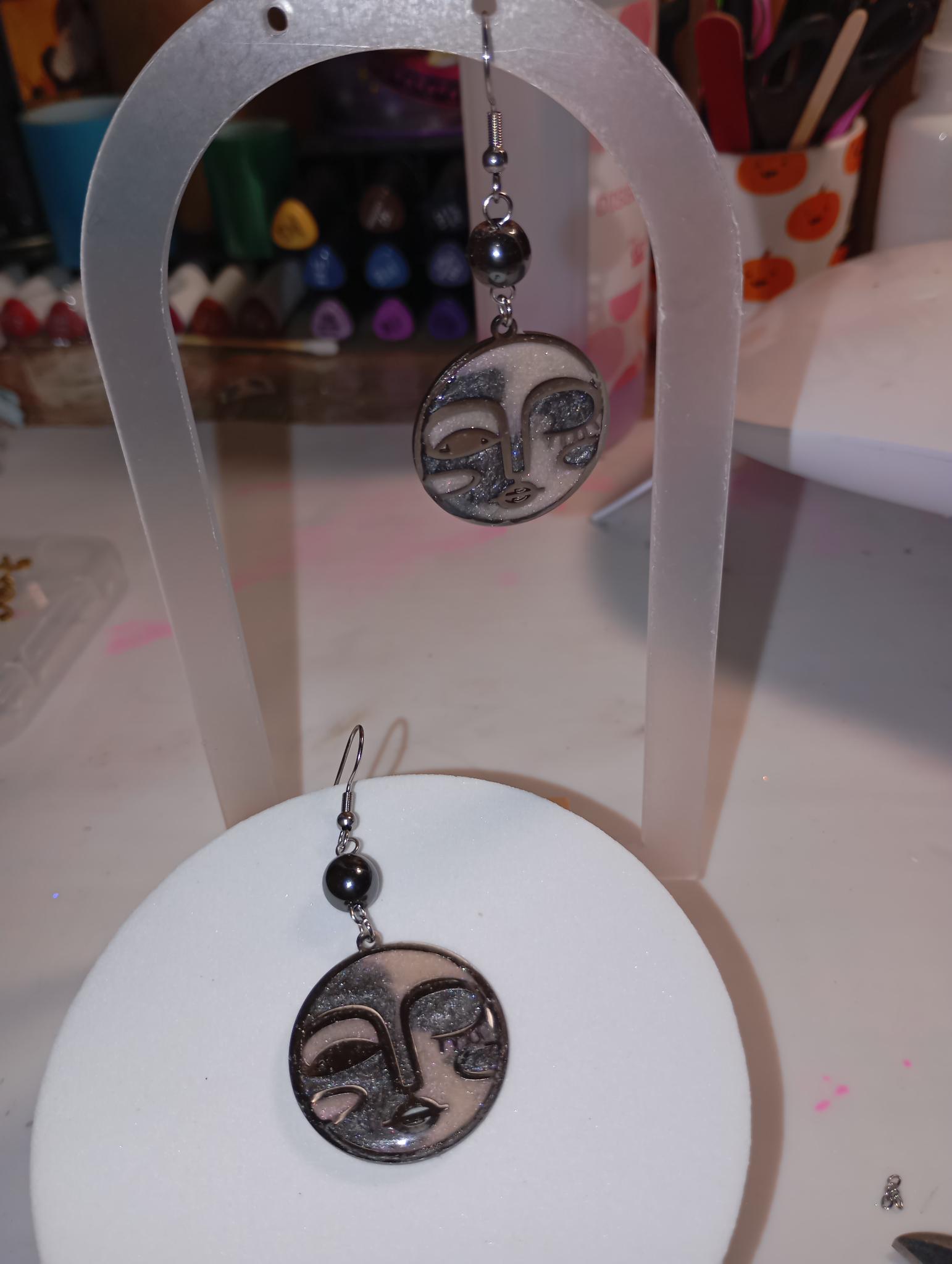 Boucles d'oreilles visage artistique