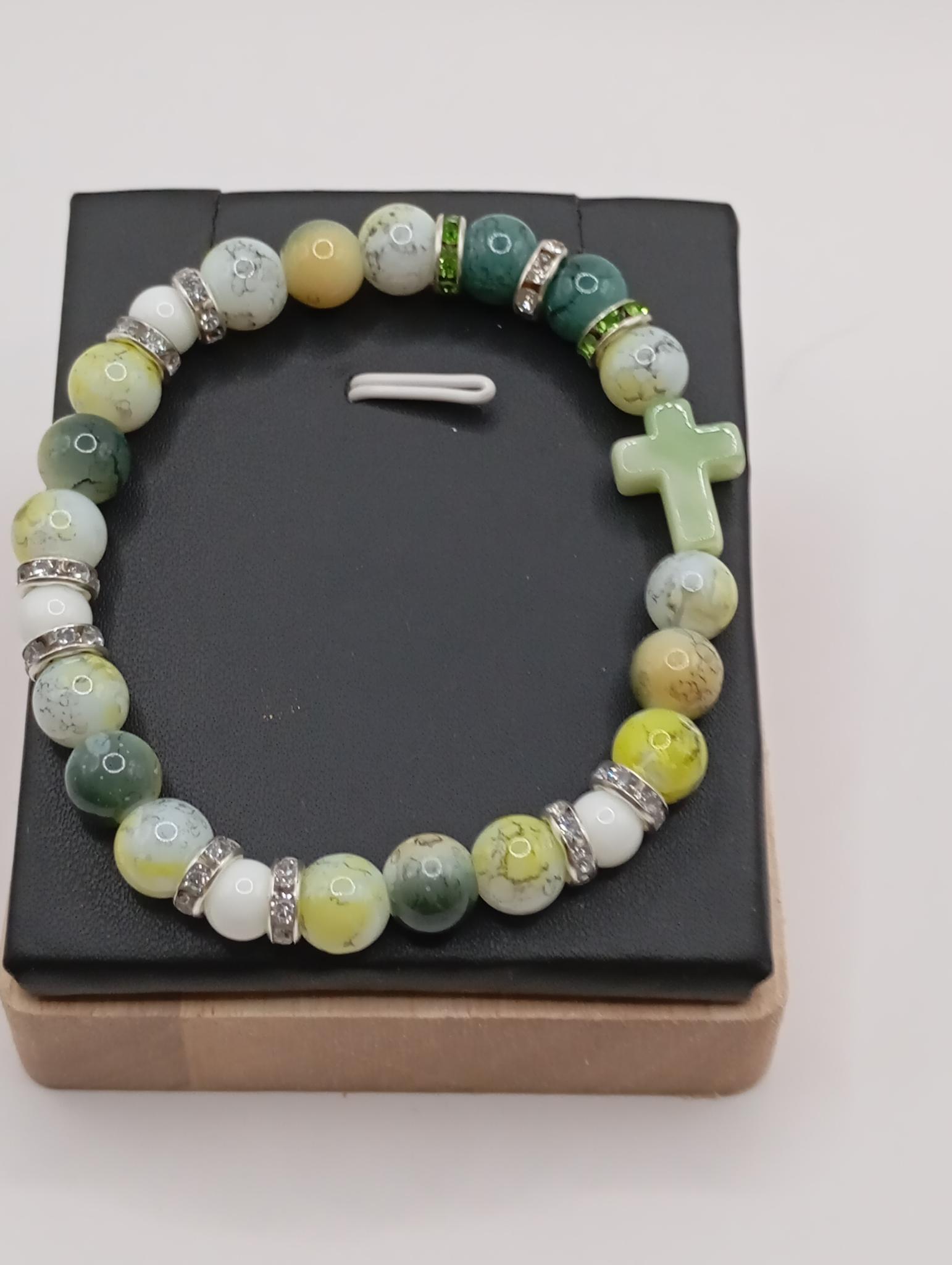 Bracelet perlé avec croix