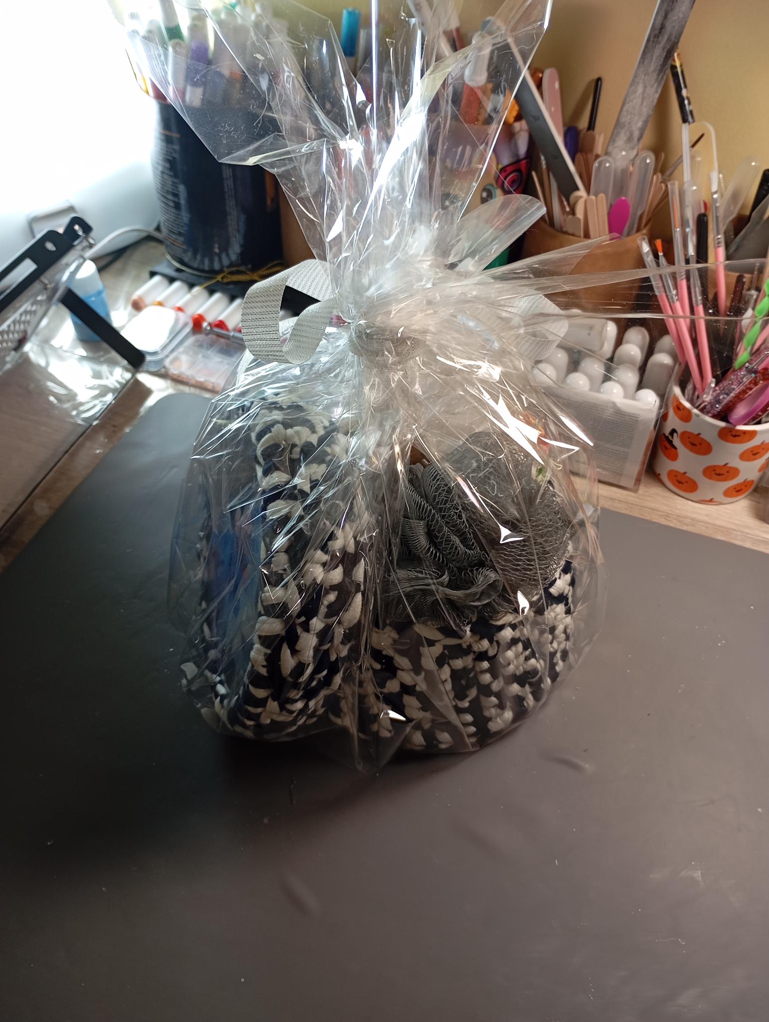 Panier cadeau tricoté