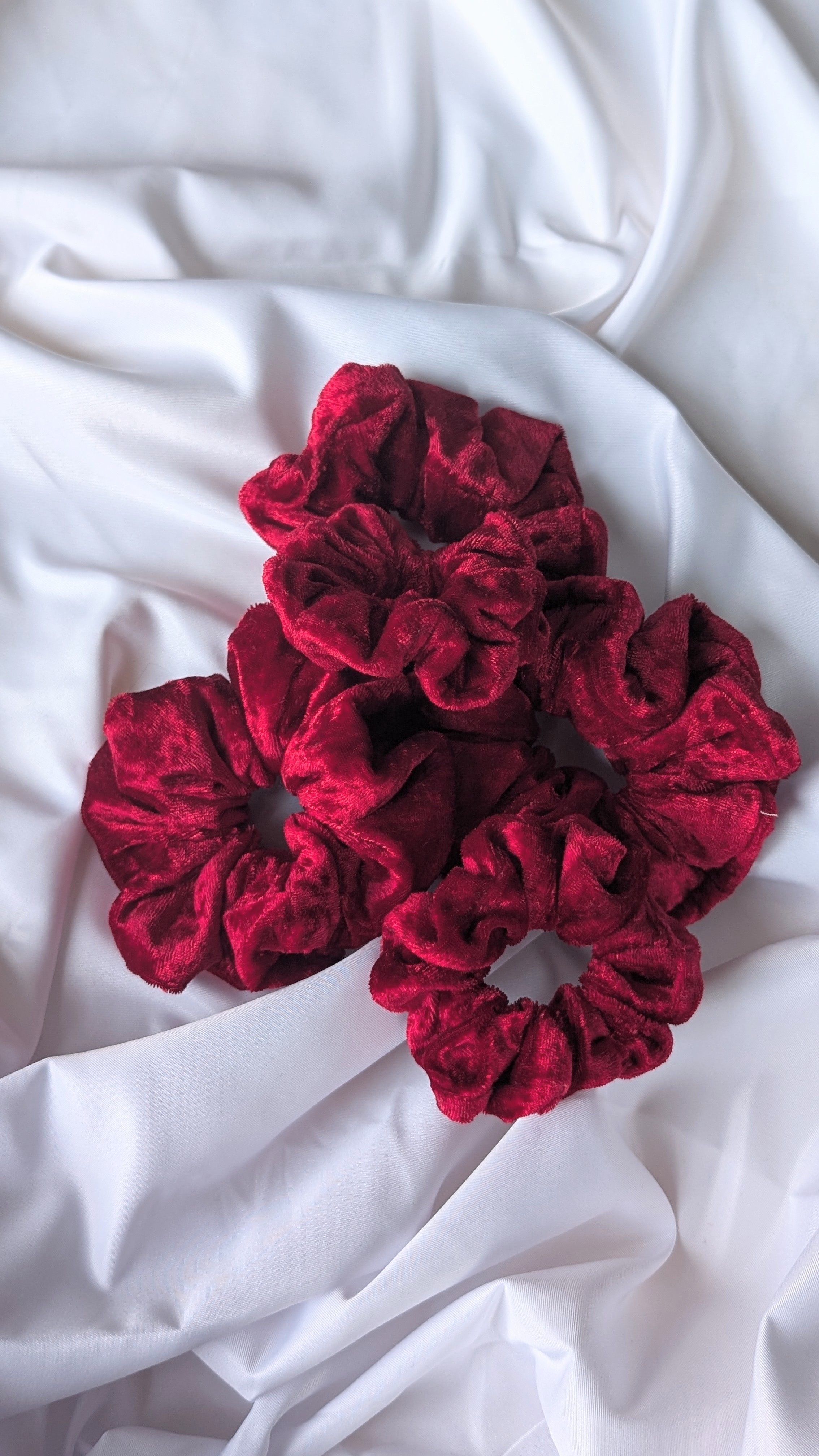 "Queenly" velour-scrunchies