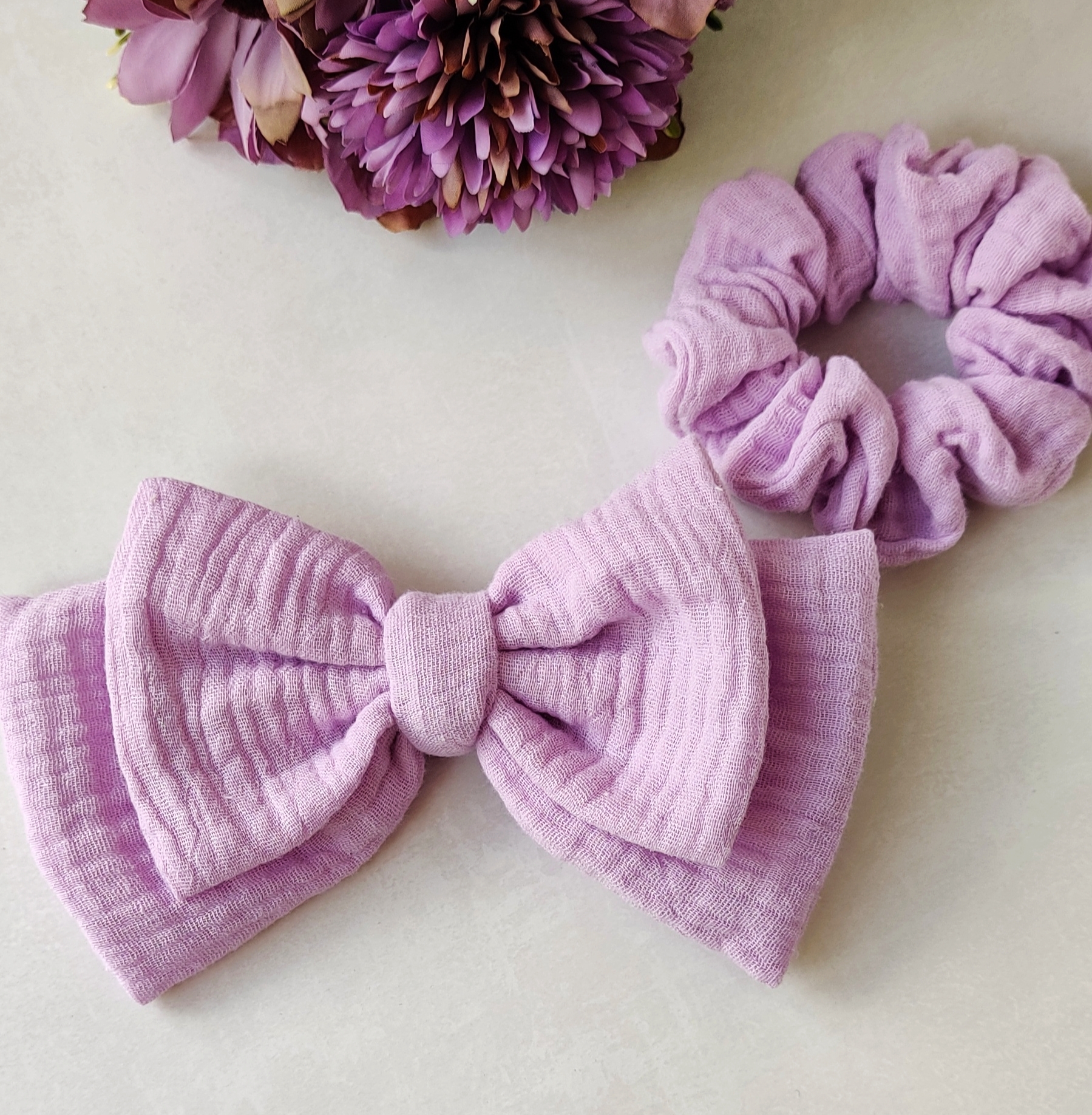 Sett: Hårstrikker i bomull og sløyfespenn