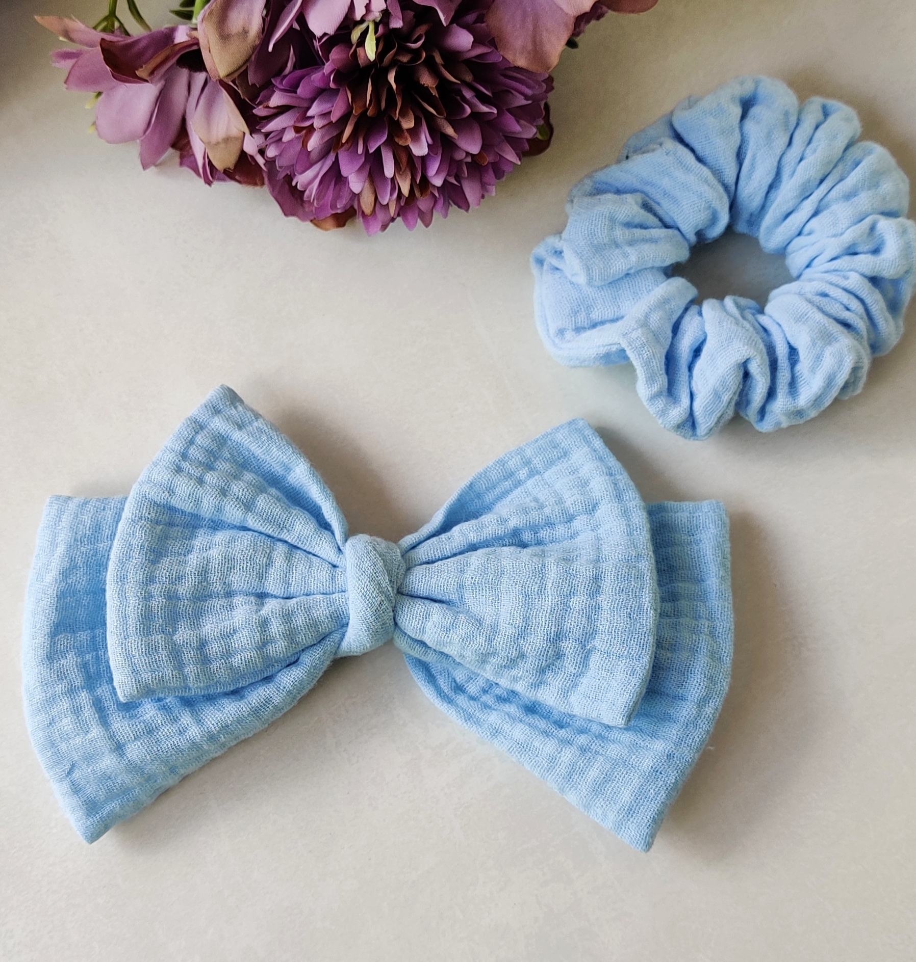 Sett: Hårstrikker i bomull og sløyfespenn