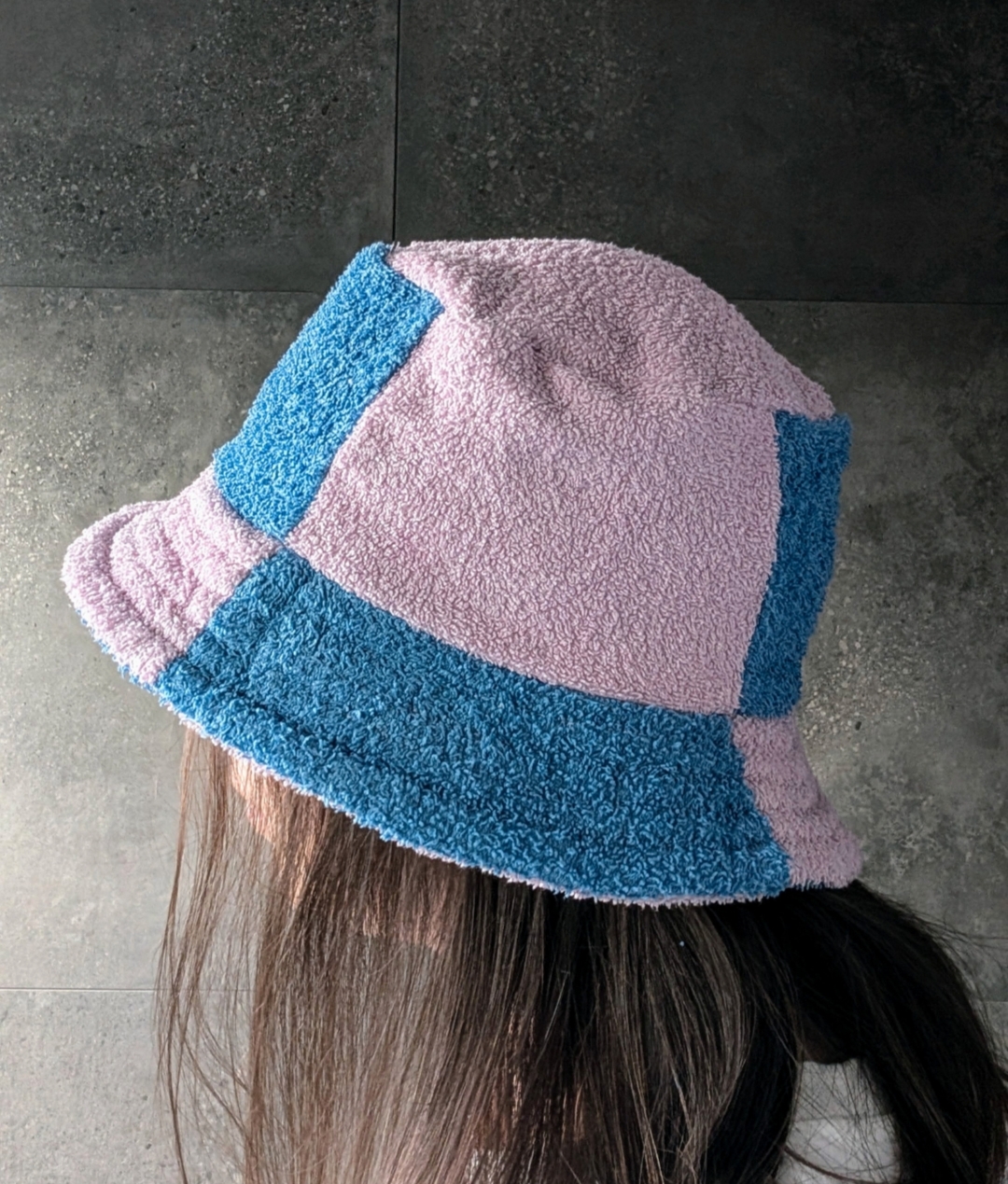 Håndlagde bucket hat