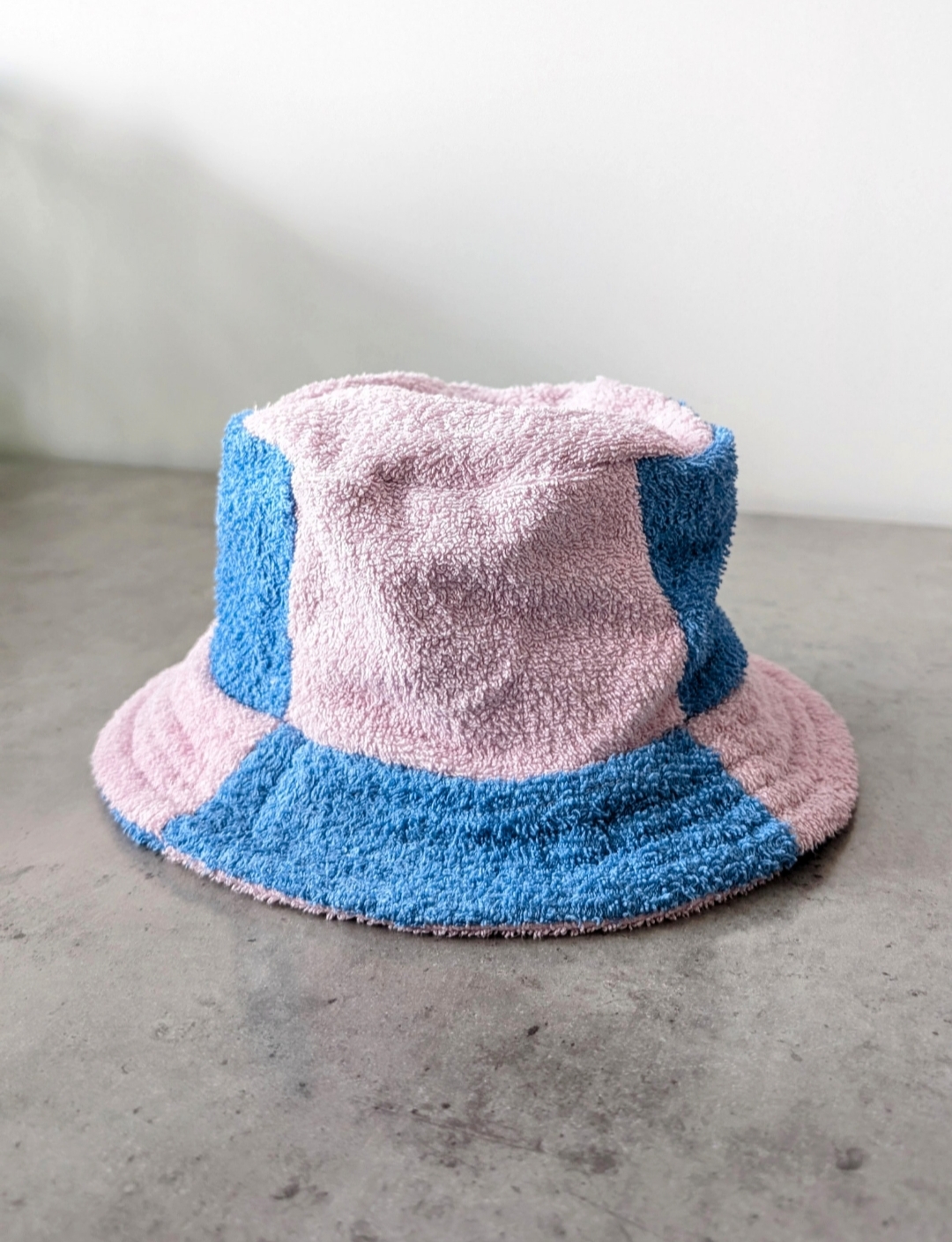 Håndlagde bucket hat 