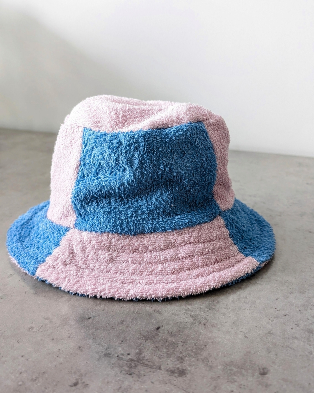Håndlagde bucket hat 