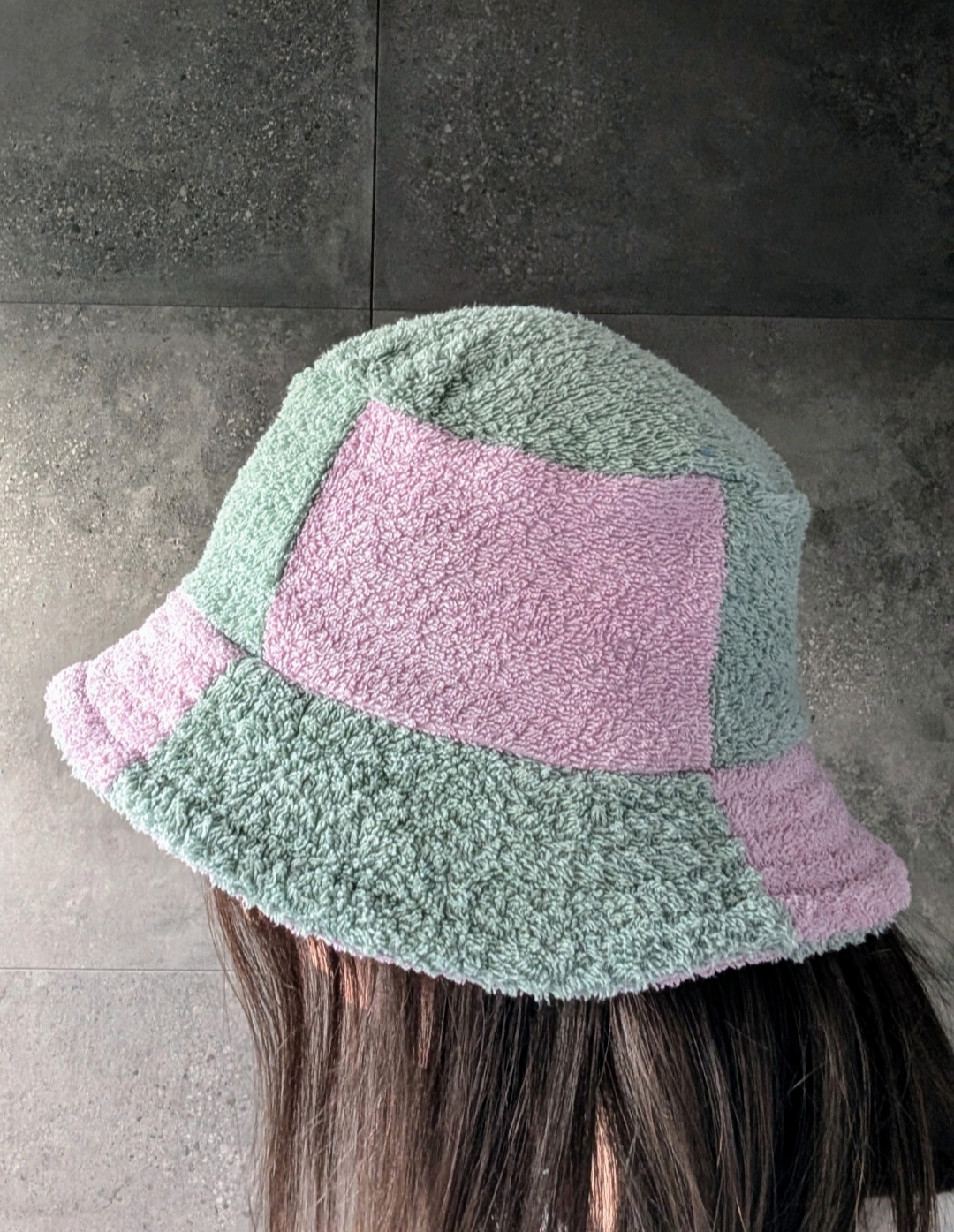 Håndlagde bucket hat