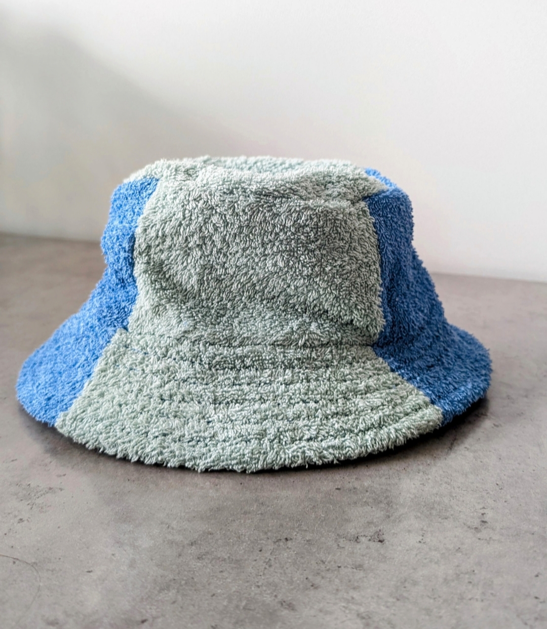 Håndlagde bucket hat 