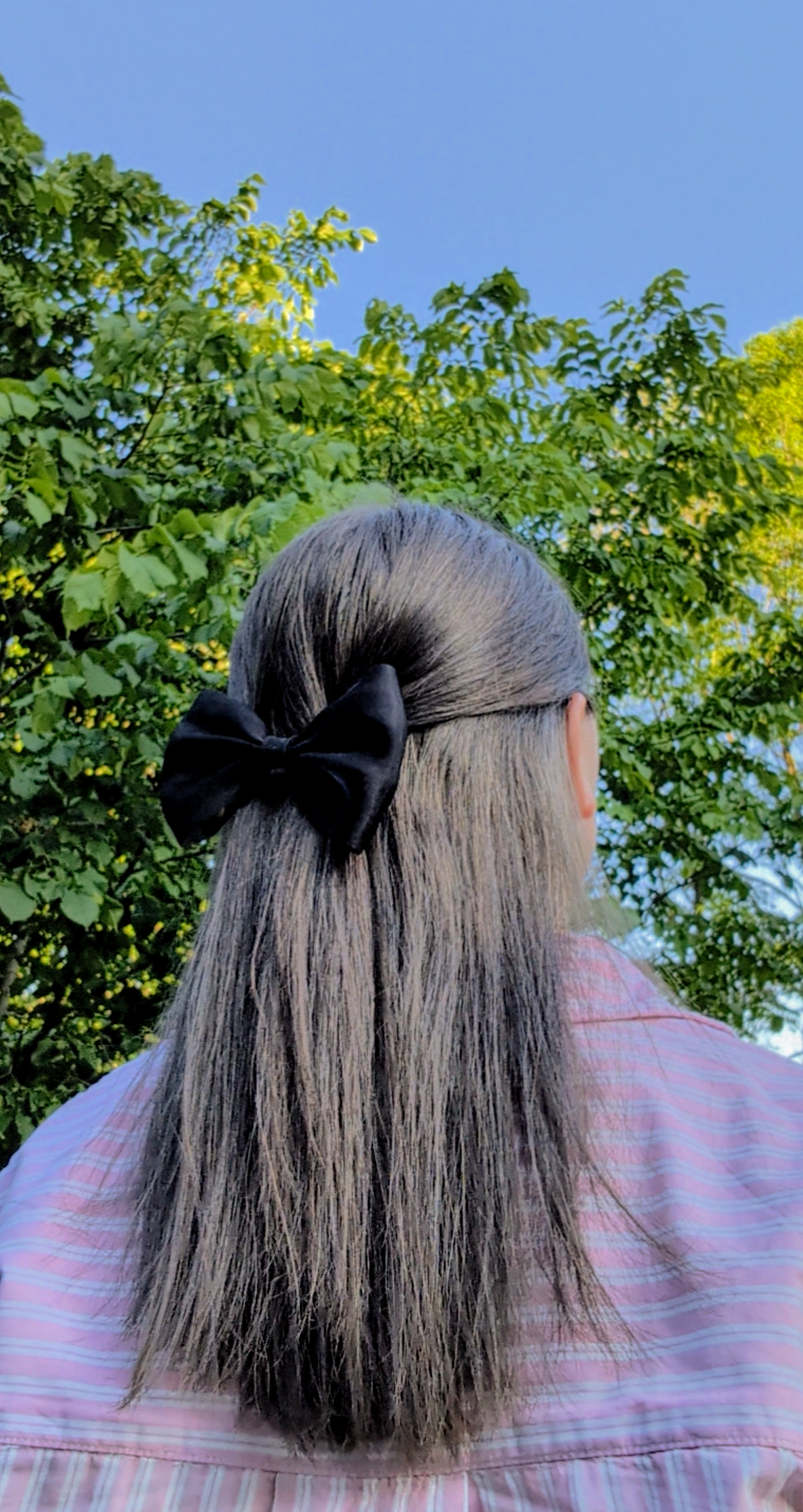 Hårspenne med sløyfe