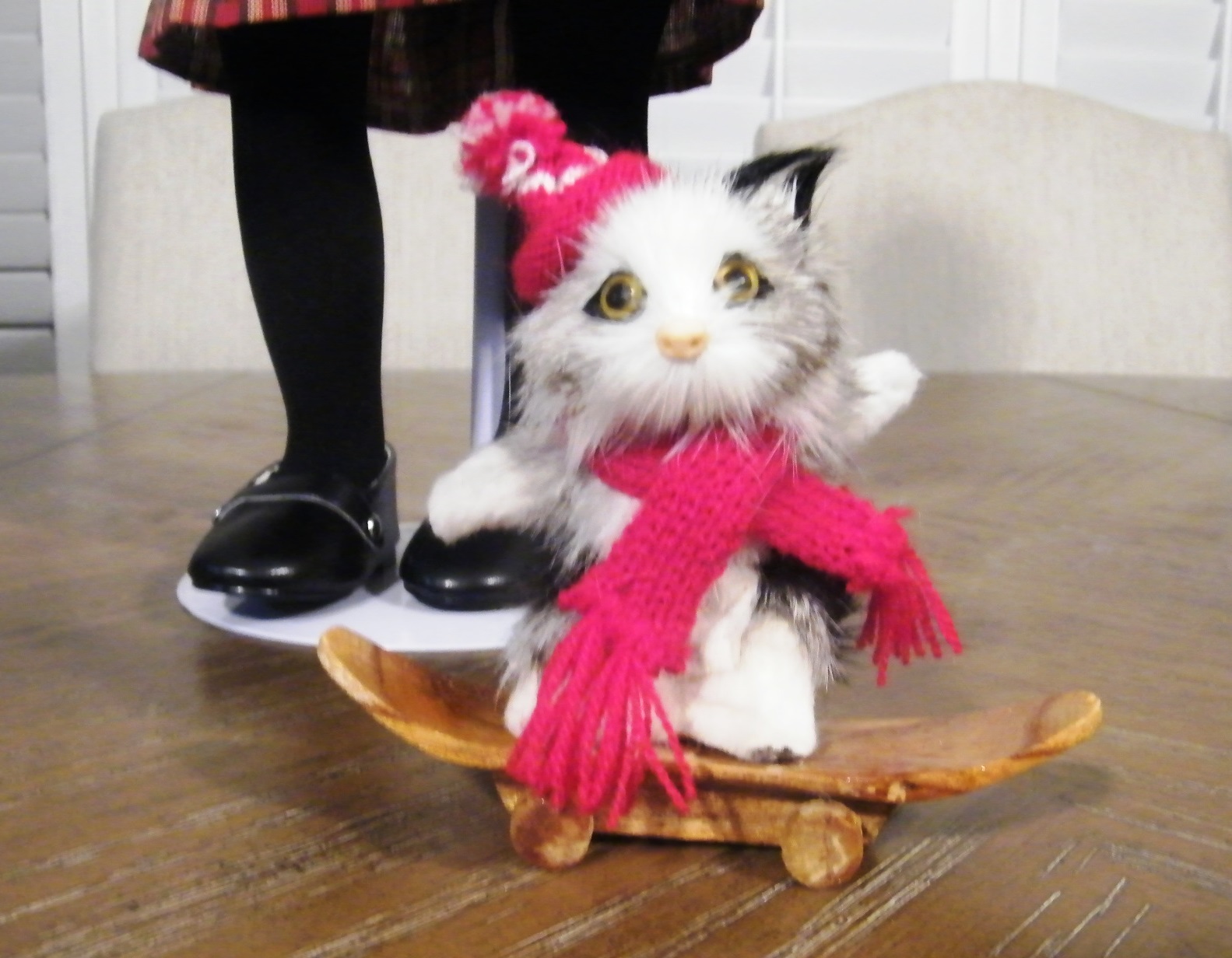 BLACK BARNYARD SWEATER SET W/SKATEBOARDING CAT
