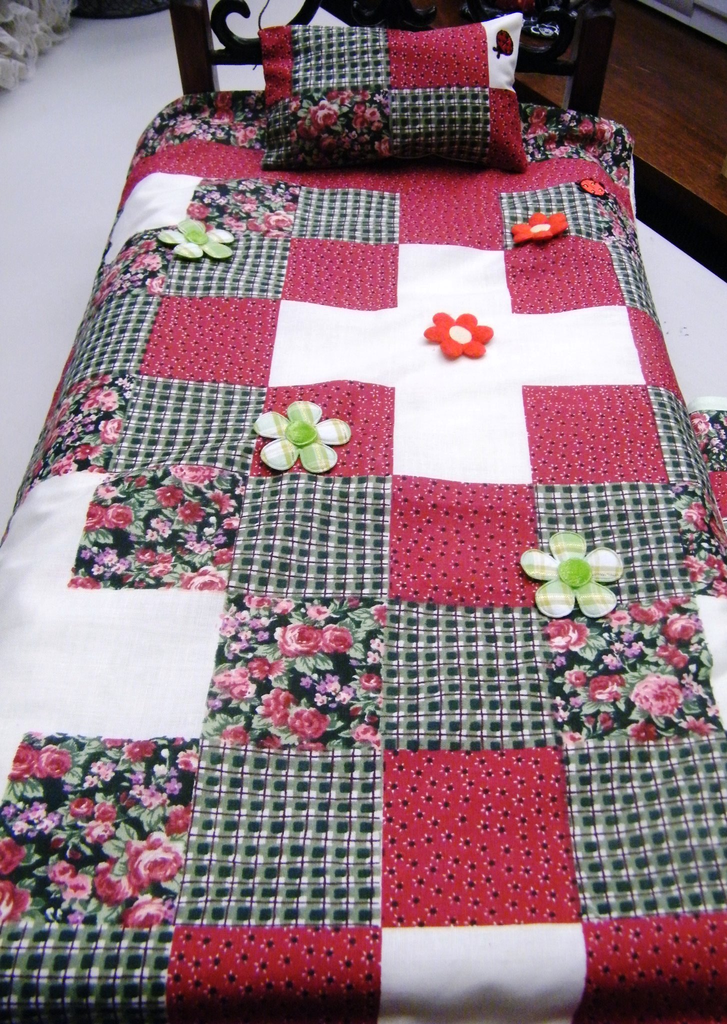 PATCHWORK QUILT BEDSPREAD PILLOW