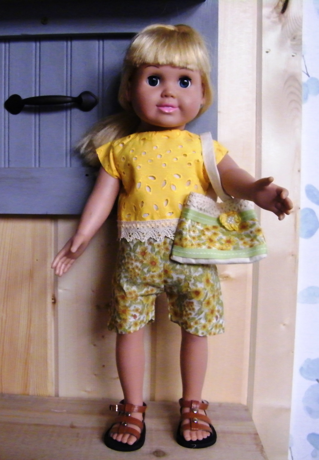 YELLOW FLOWER SHORT SET