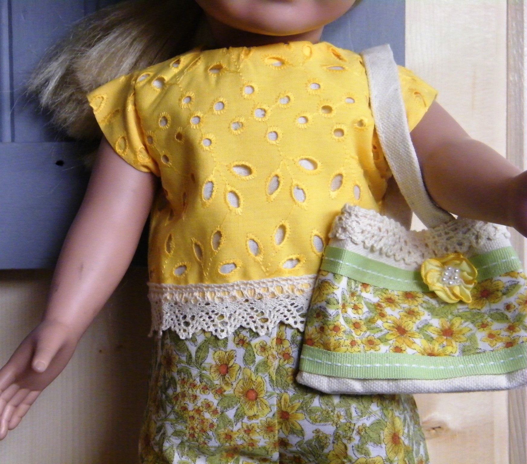 YELLOW FLOWER SHORT SET