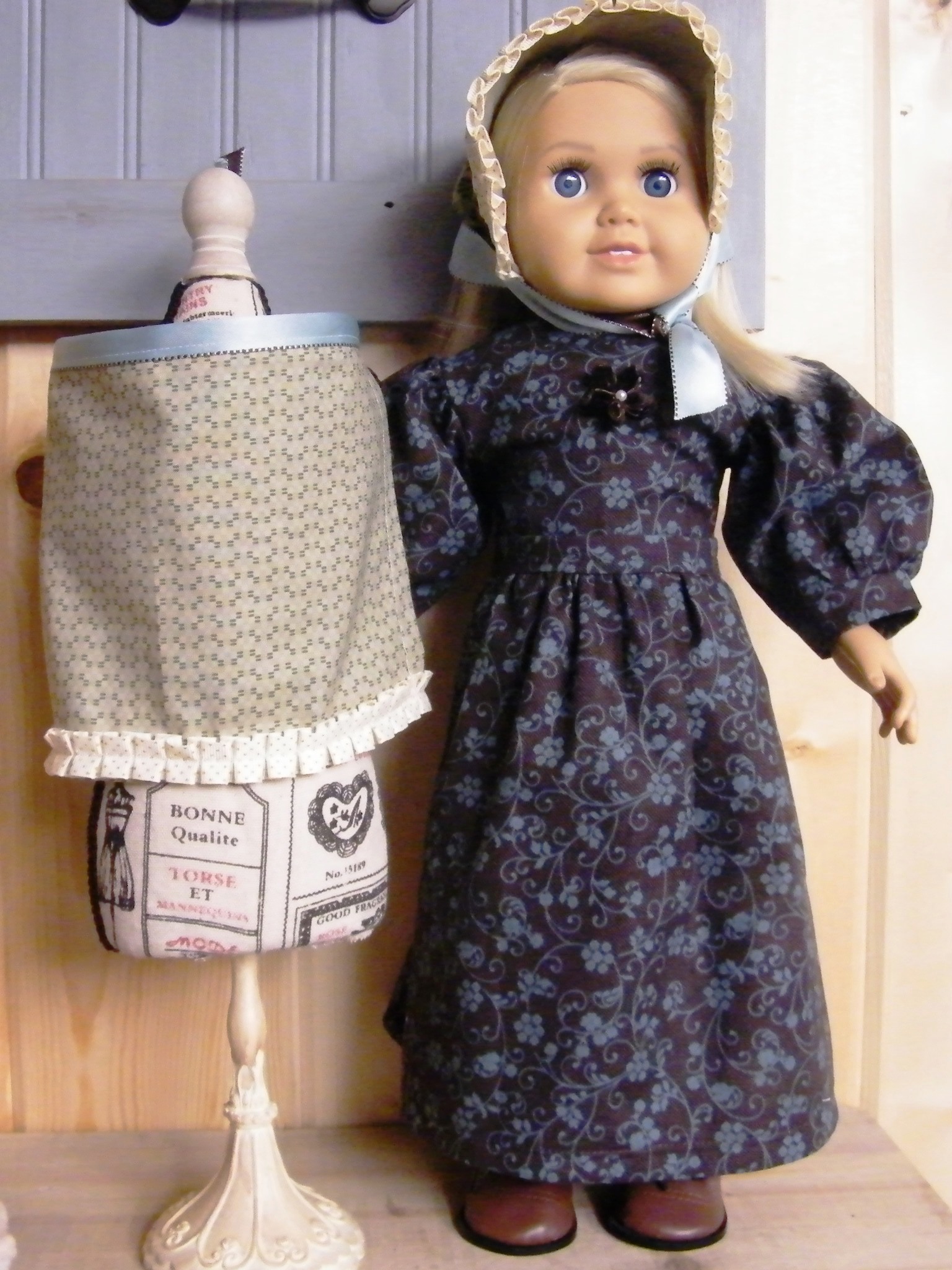 VICTORIAN THREE PEICE W/BONNET