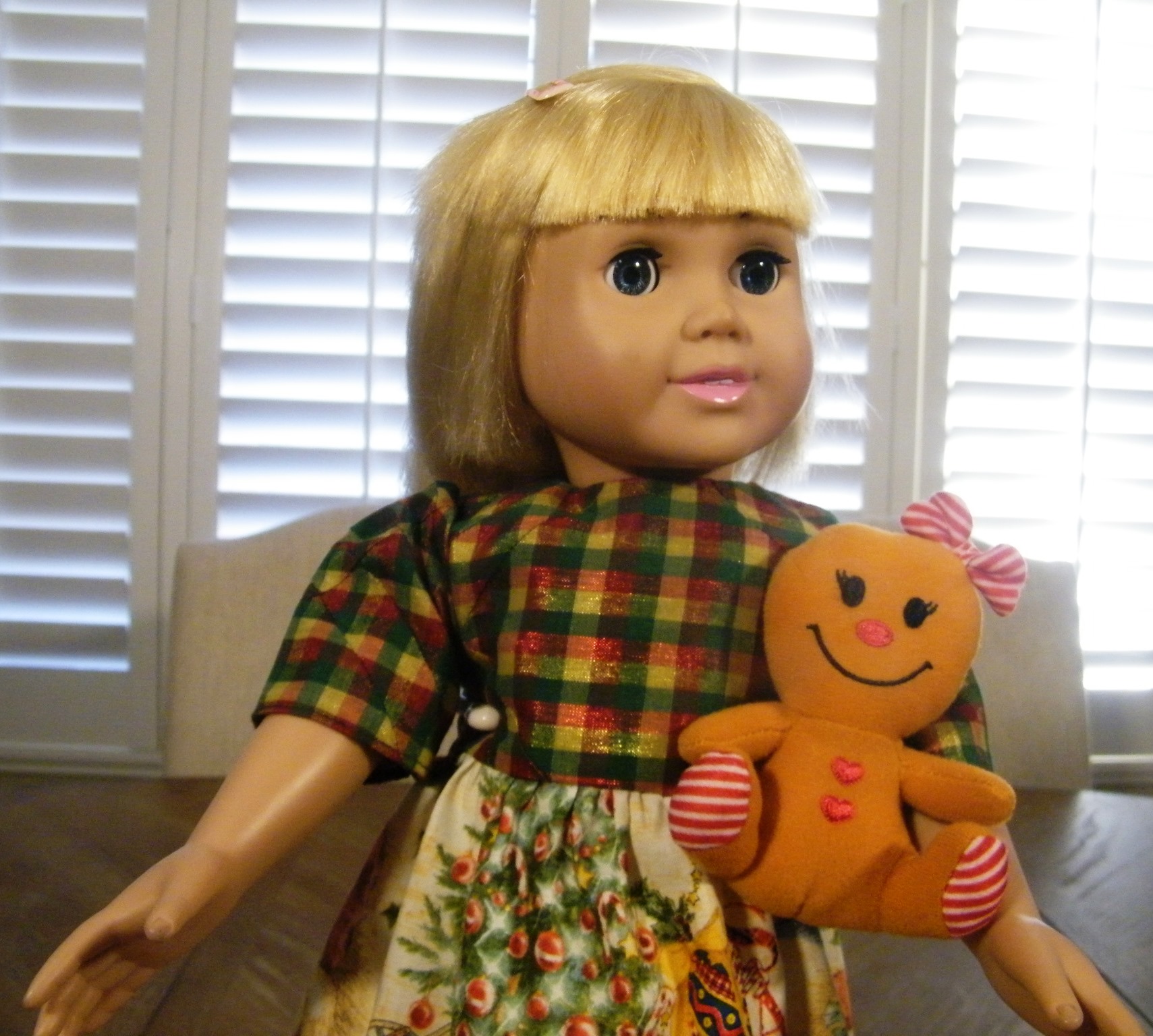 CHRISTMAS DRESS W/GINGER BREAD TOY