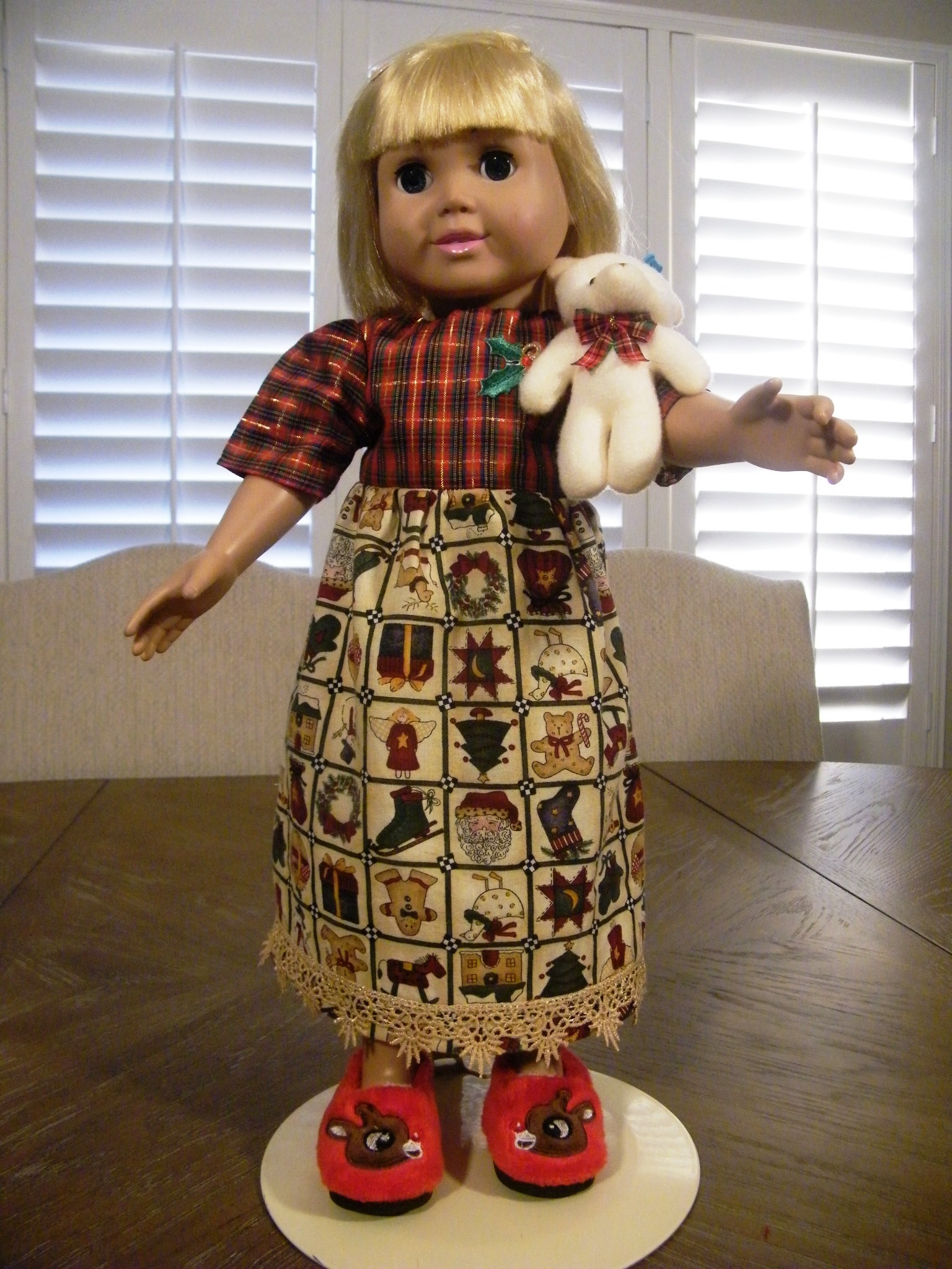 RED NIGHT GOWN REINDEER SLIPPERS