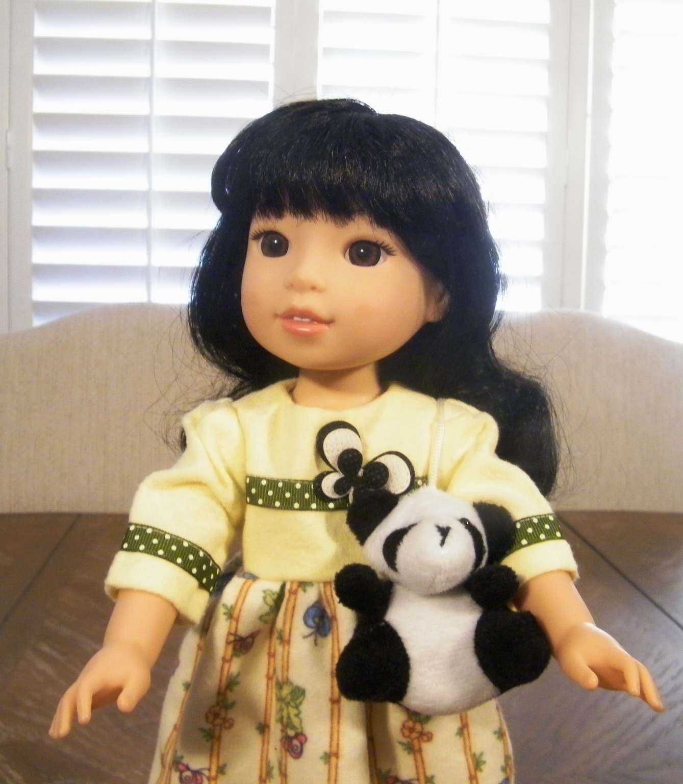 YELLOW NIGHTGOWN/PANDA SLIPPERS