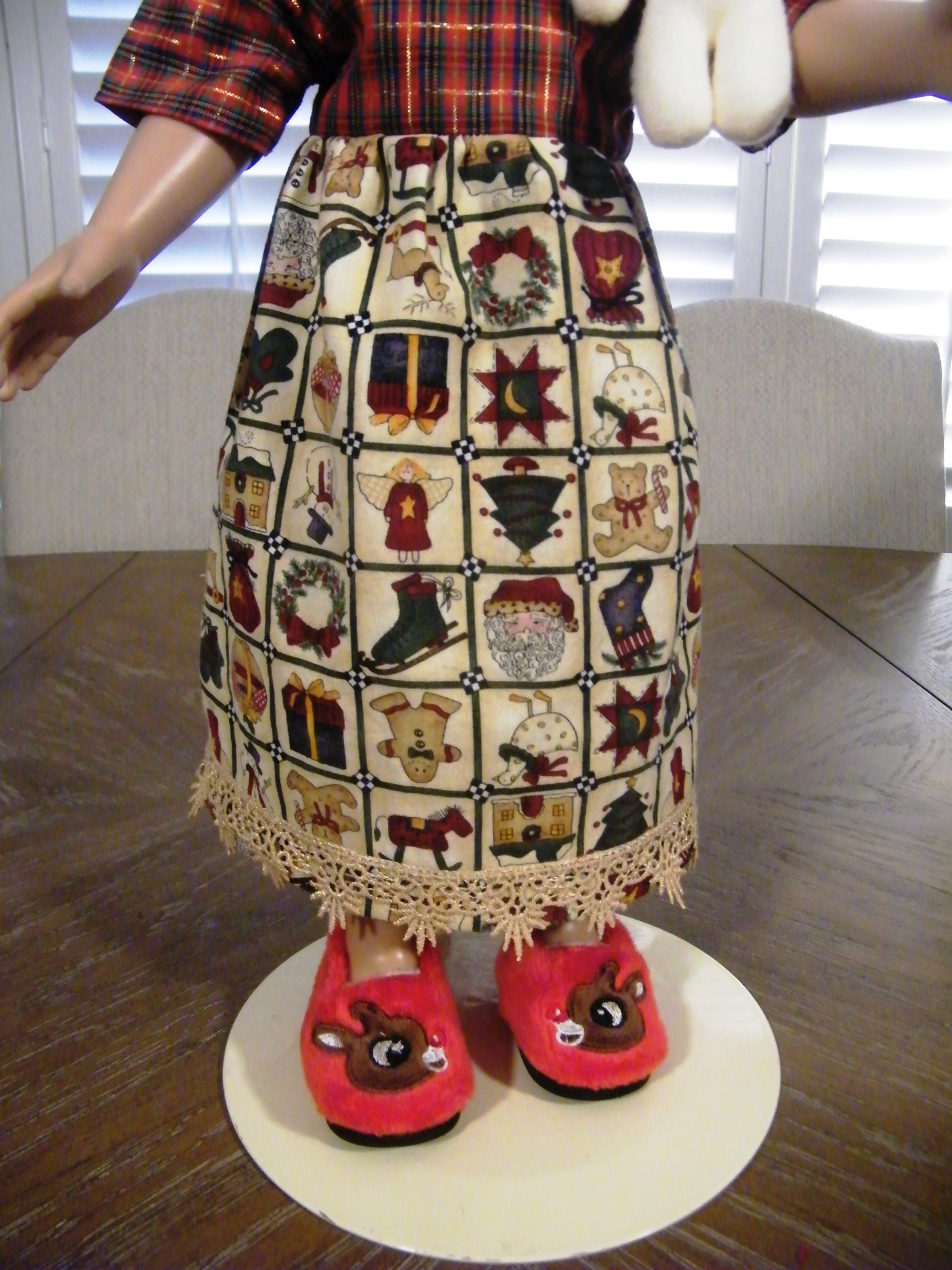 RED NIGHT GOWN REINDEER SLIPPERS