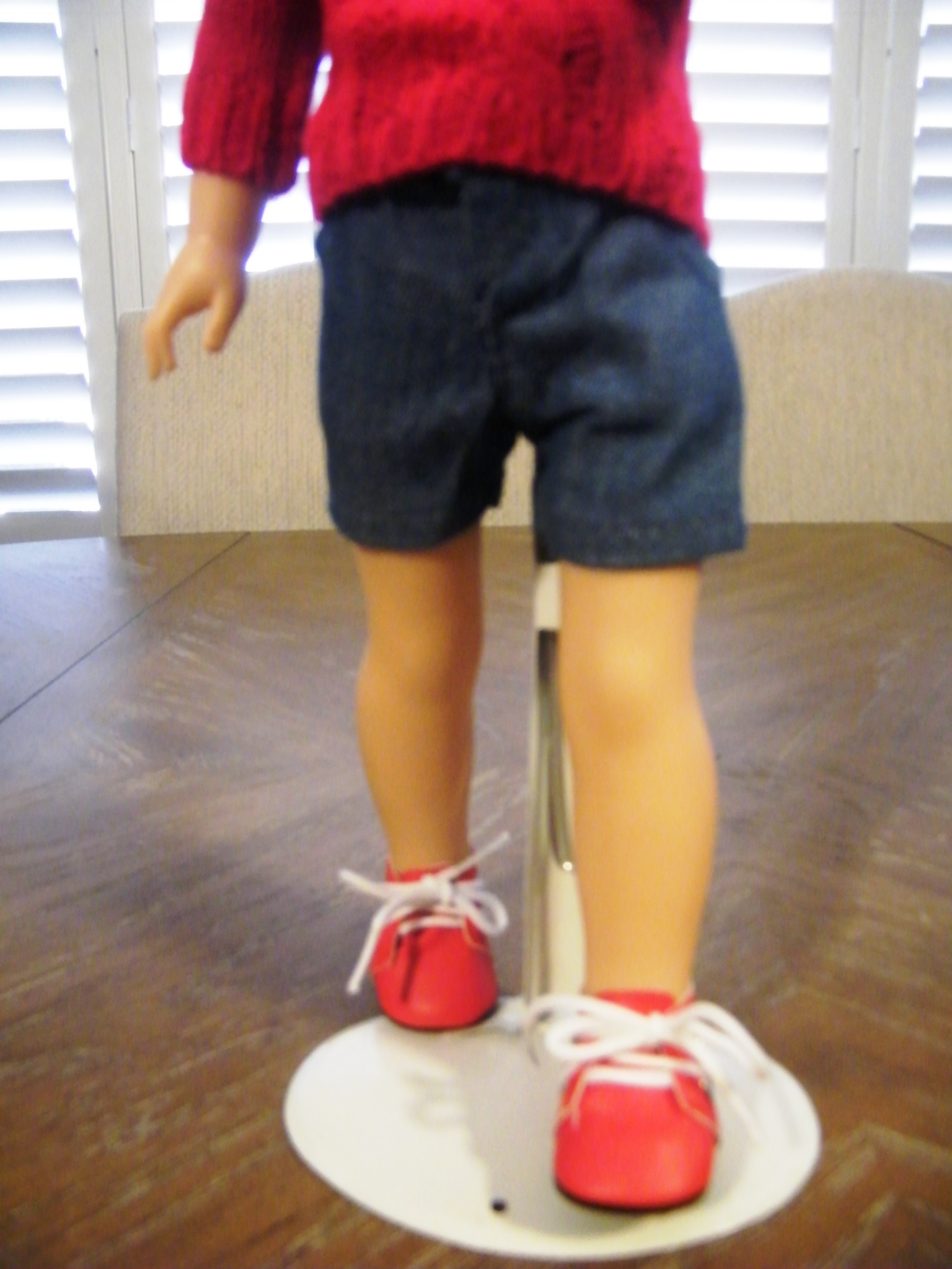 RED SWEATER W/CHRISTMAS SCARF