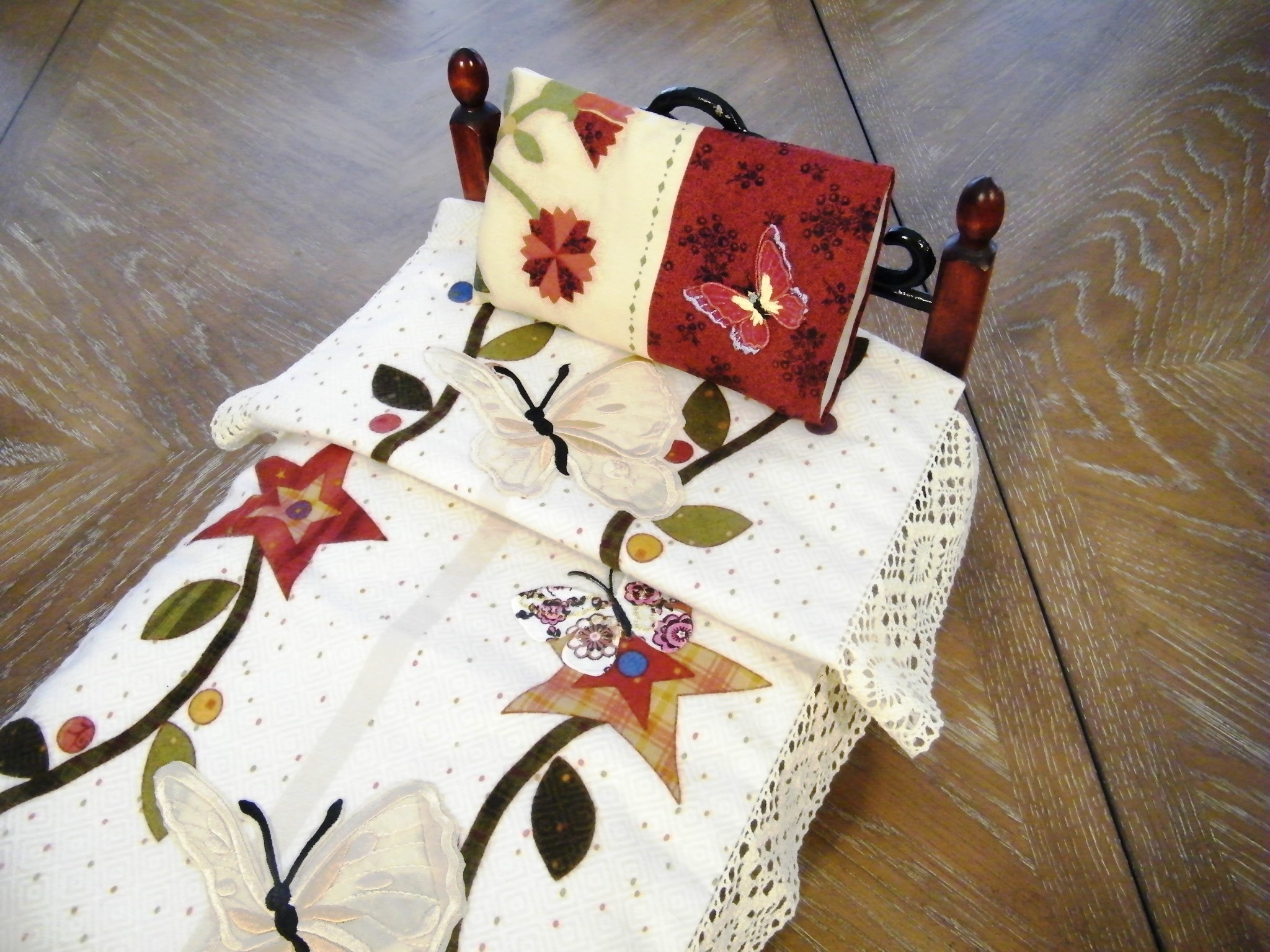 BUTTERFLY BEDSPREAD AND MATRESS