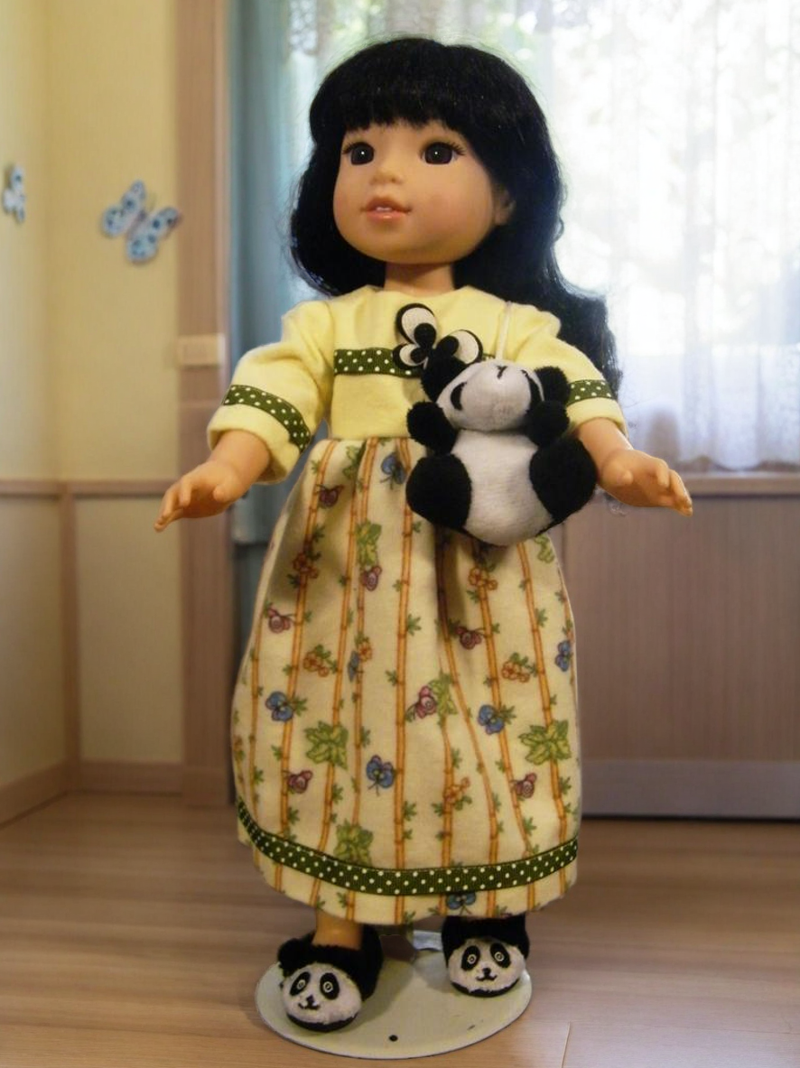 YELLOW NIGHTGOWN/PANDA SLIPPERS