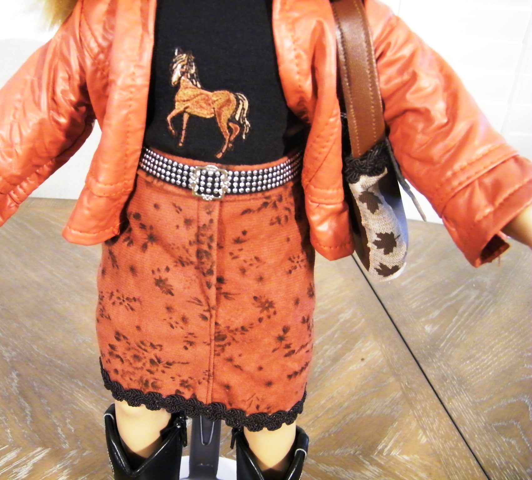 COWGIRL SET IN RUST RED