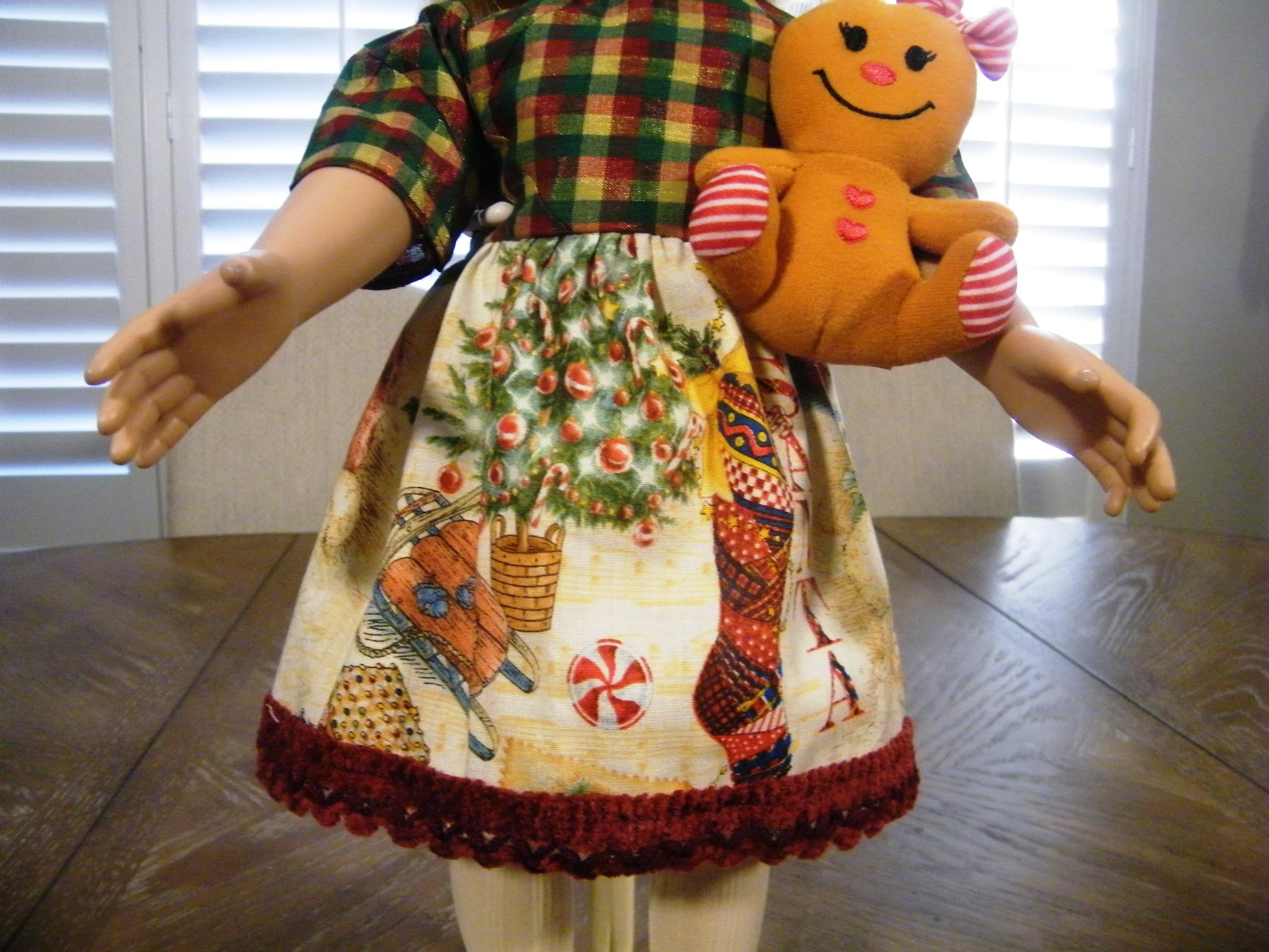 CHRISTMAS DRESS W/GINGER BREAD TOY