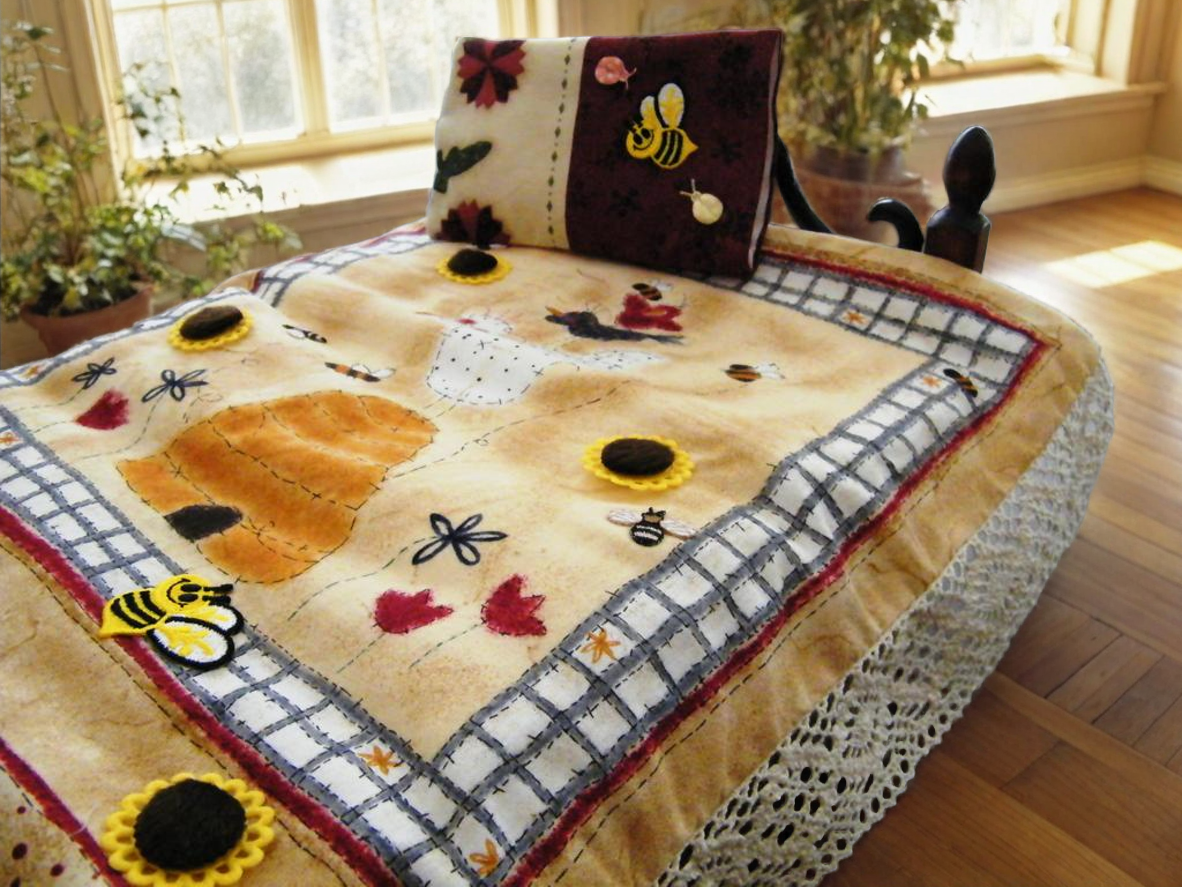 HONEY BEE QUILT W/PILLOWS MATTRESS