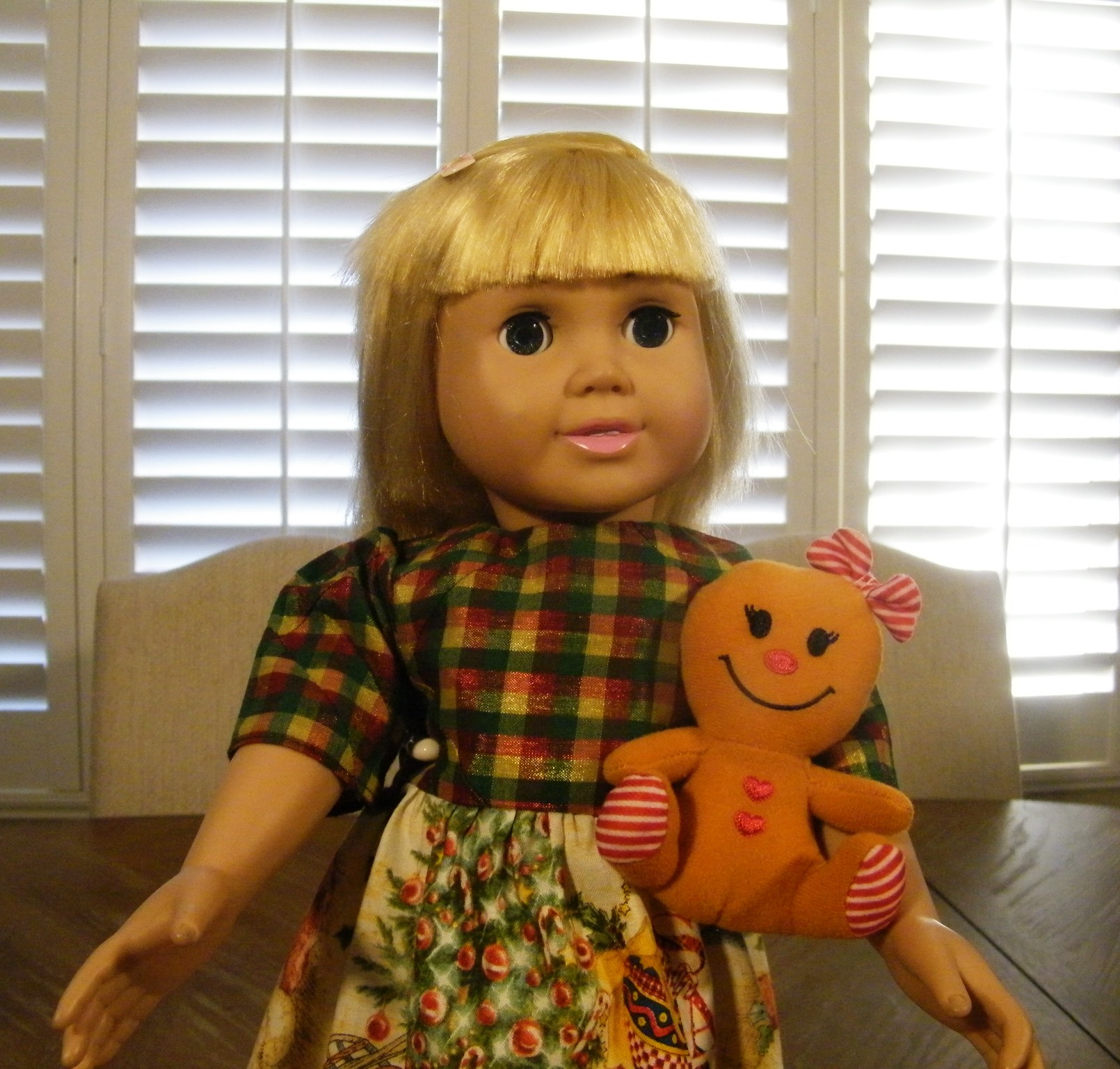 CHRISTMAS DRESS W/GINGER BREAD TOY