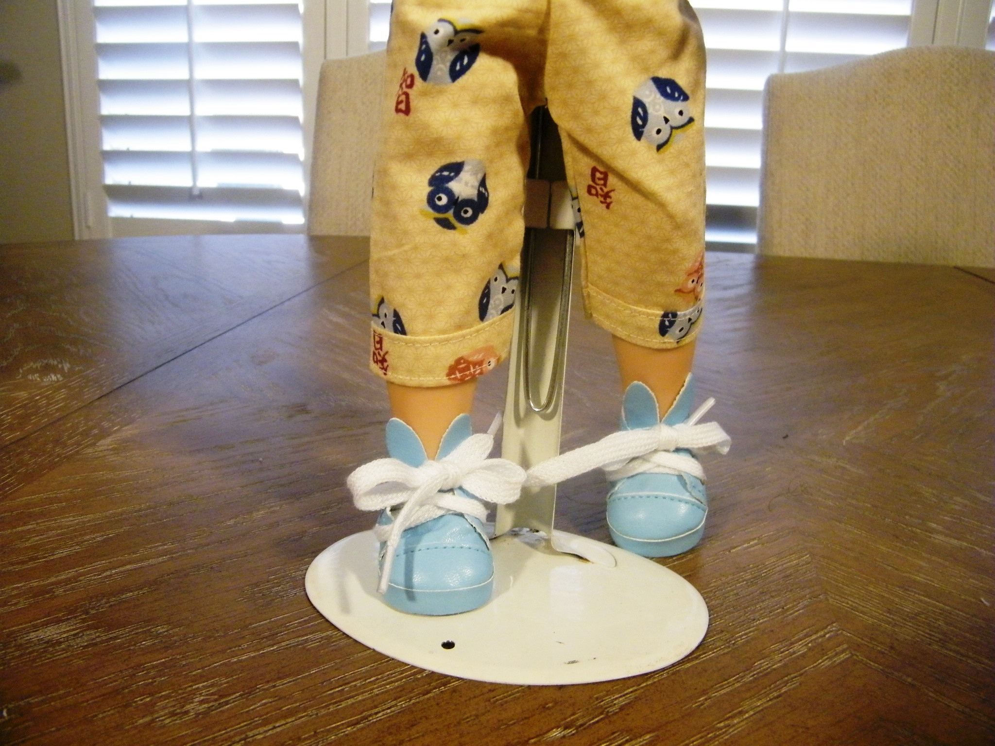 BLUE CABLE KNIT SWEATER /BUNNY TENNIES