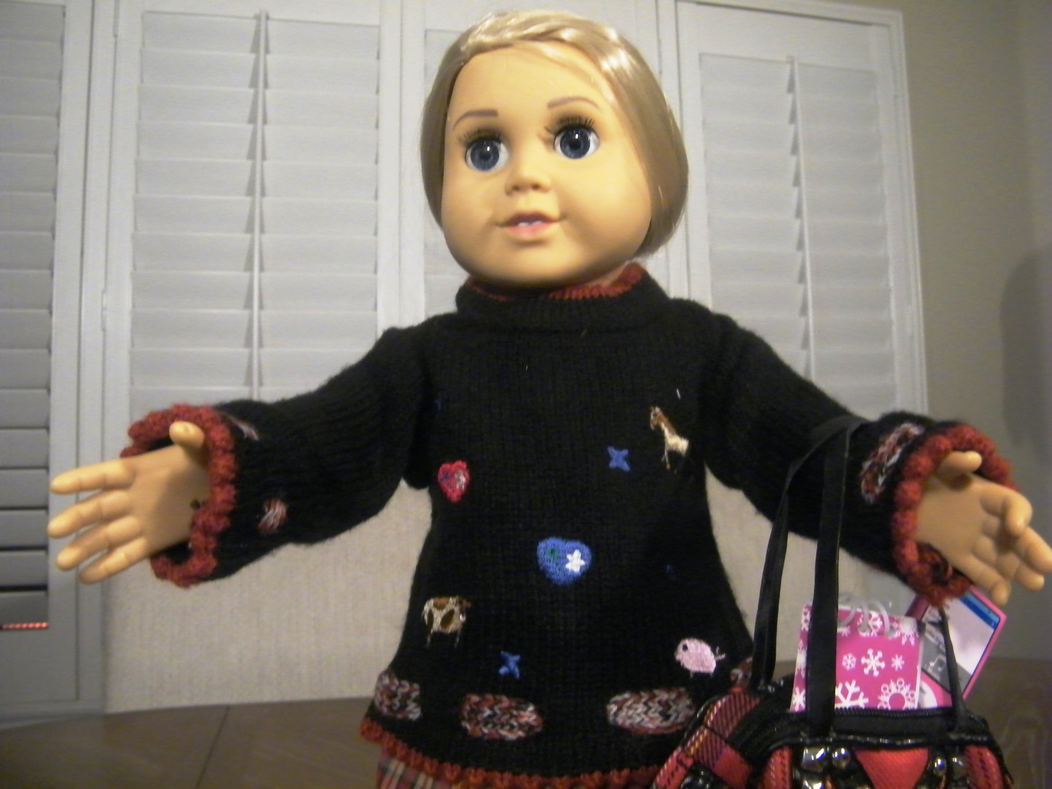 BLACK BARNYARD SWEATER SET W/SKATEBOARDING CAT