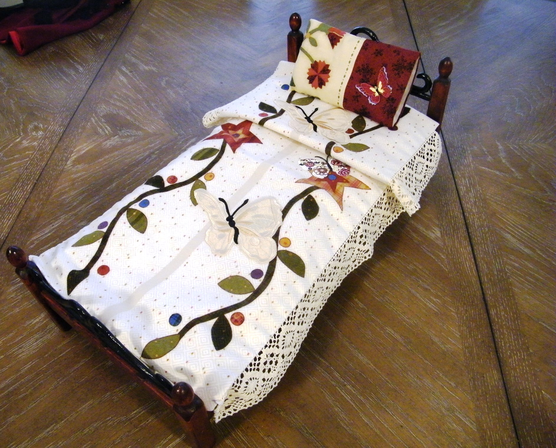 BUTTERFLY BEDSPREAD AND MATRESS