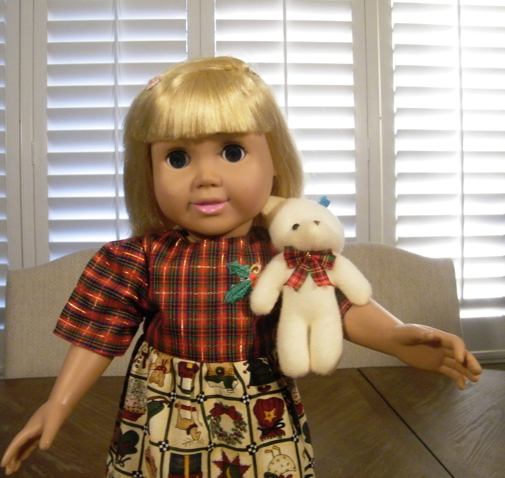 RED NIGHT GOWN REINDEER SLIPPERS