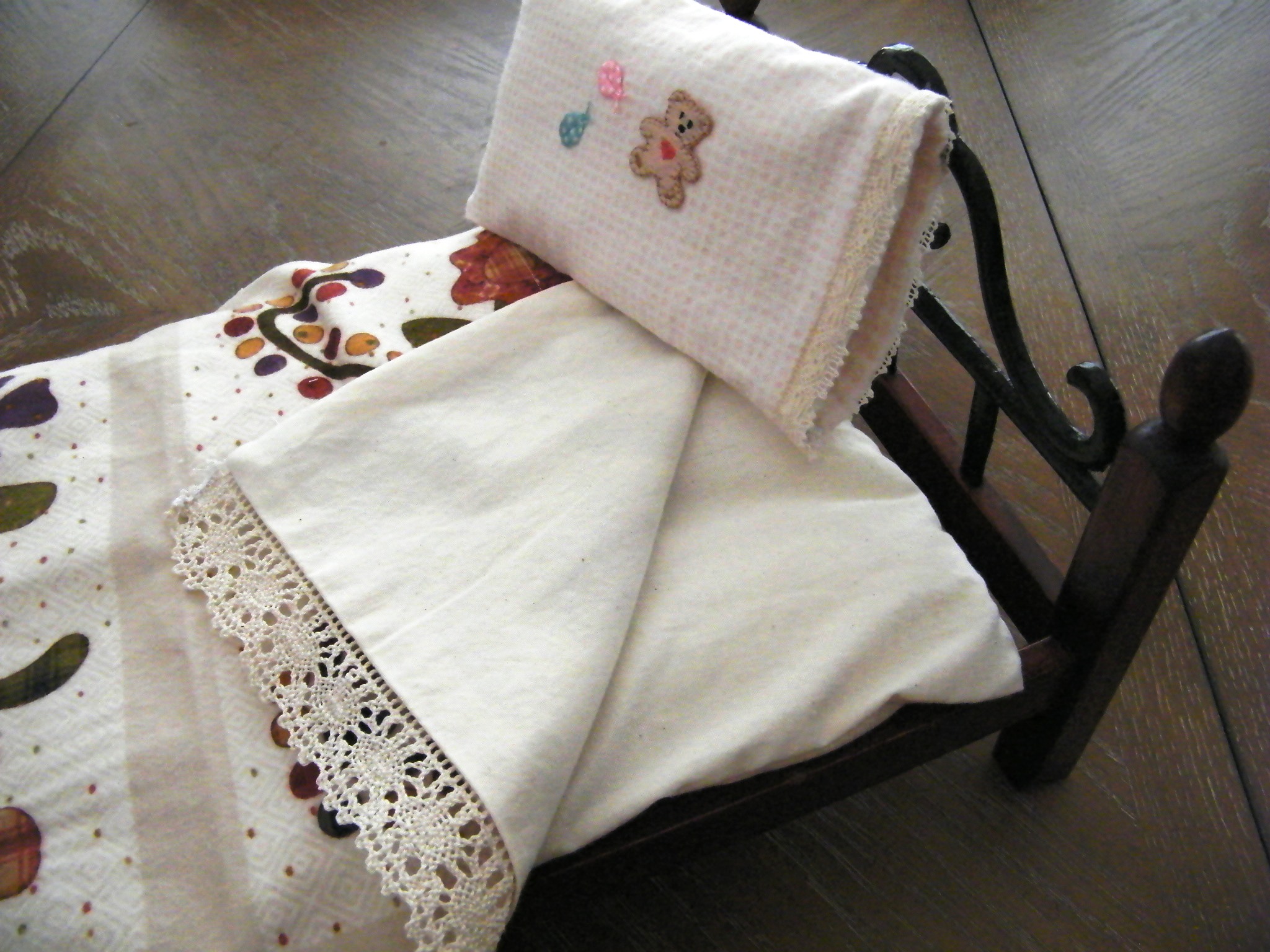FLORAL BED COVER FOR 18 INCH DOLL BED W/MATTRESS