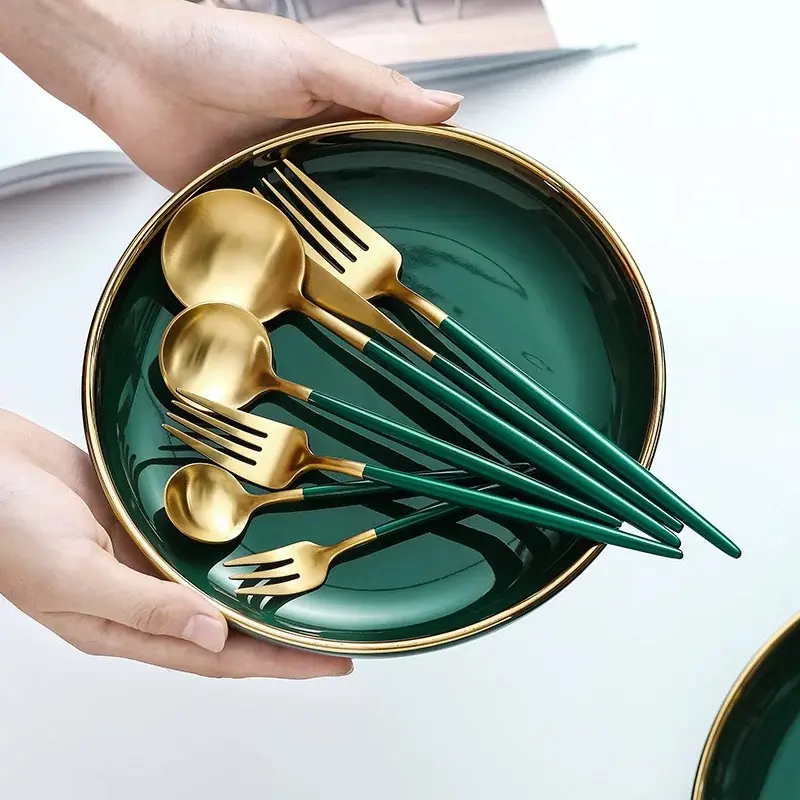 Elegant Gold Cutlery Set