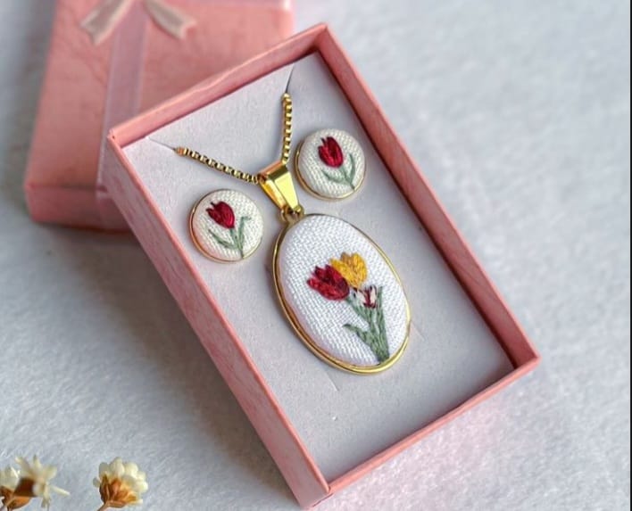 Hand-Embroidered Floral Jewelry Set