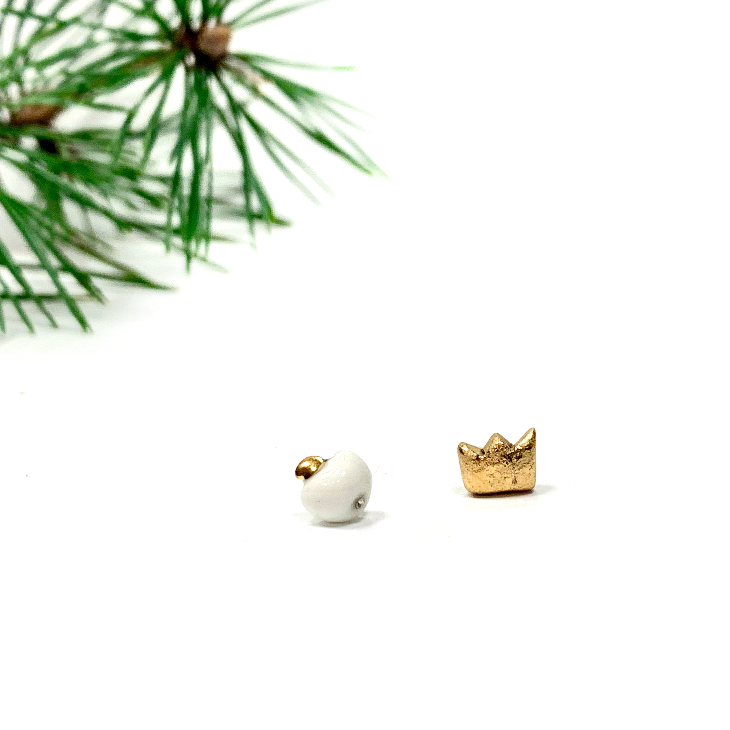 Balto porceliano auskarai OBUOLIUKAS IR AUKSO KARŪNA