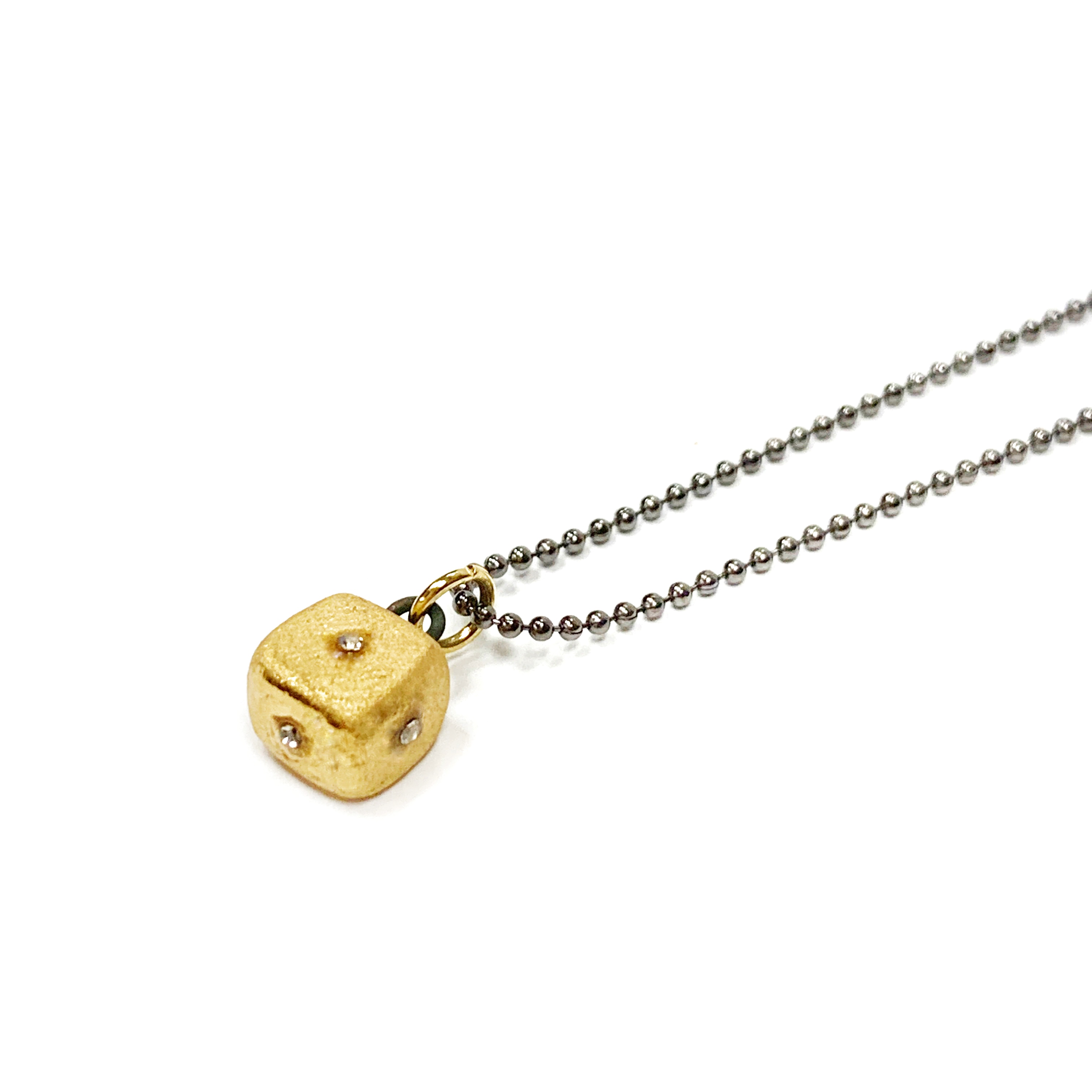 Juodo porceliano pakabukas "CUBIC LOVE"