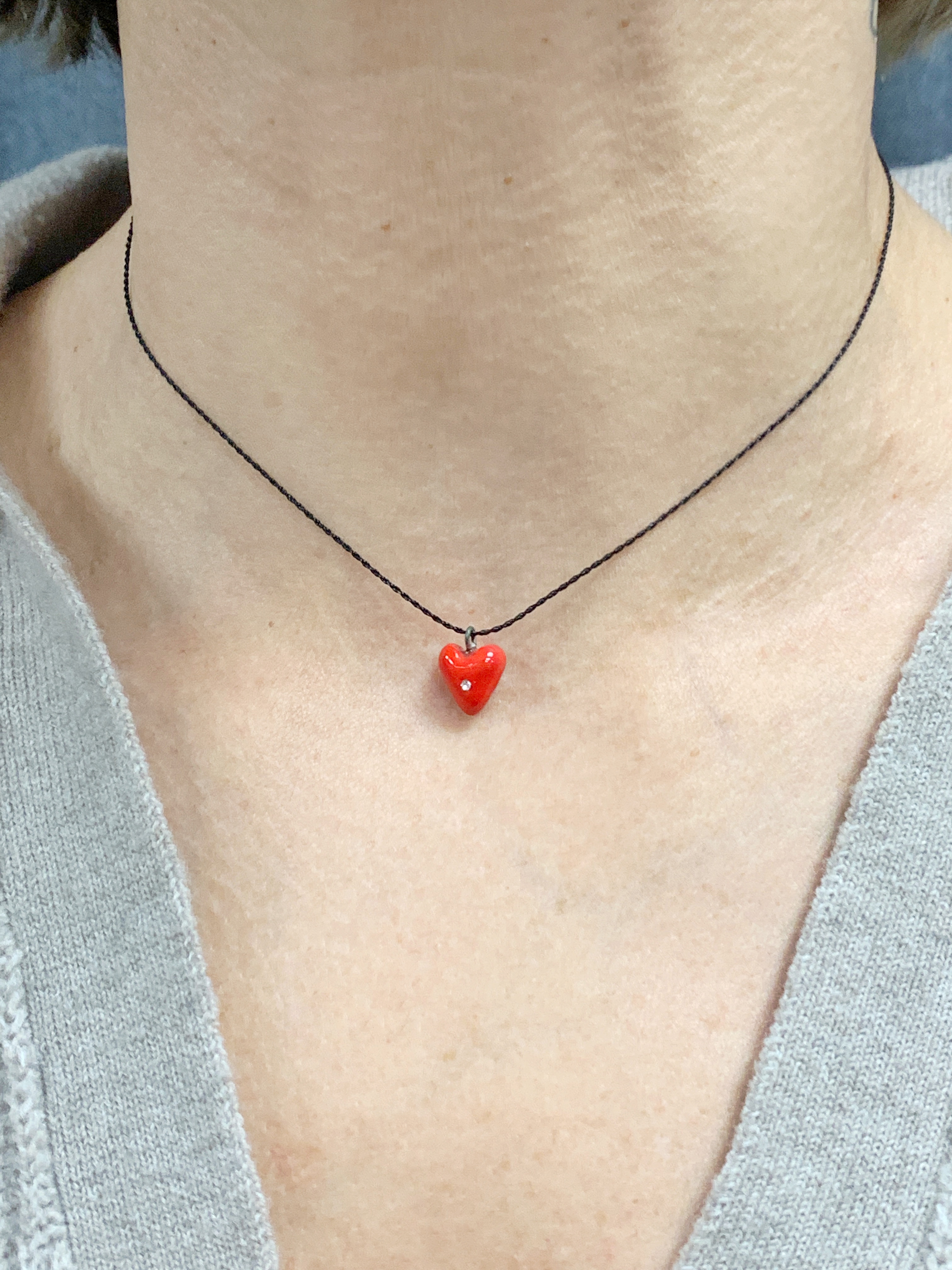 Raudona mini širdelė, keramikinis pakabukas "TRUE LOVE"