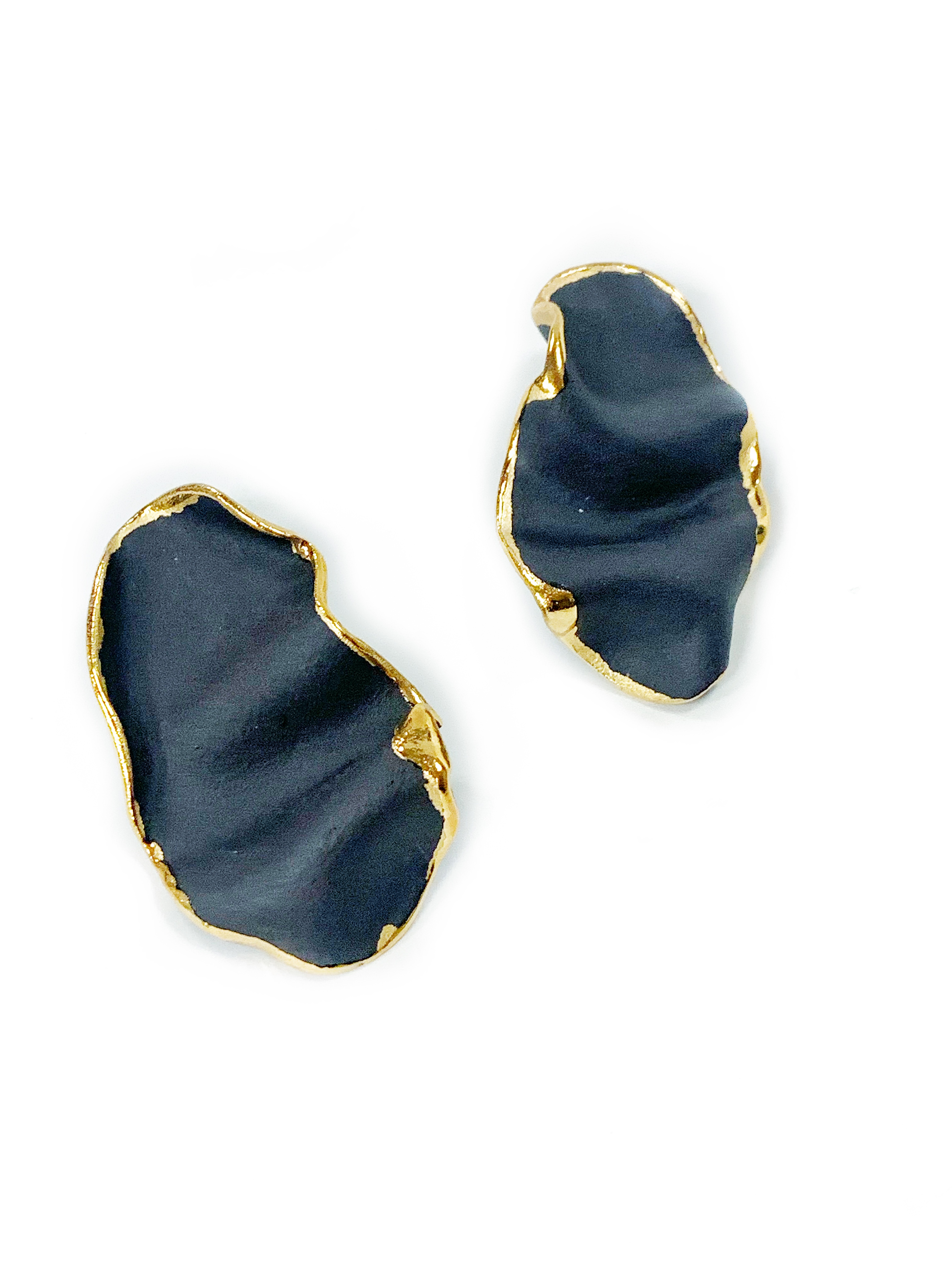 Dideli juodo porceliano auskarai su auksu NOVEMBER PETALS