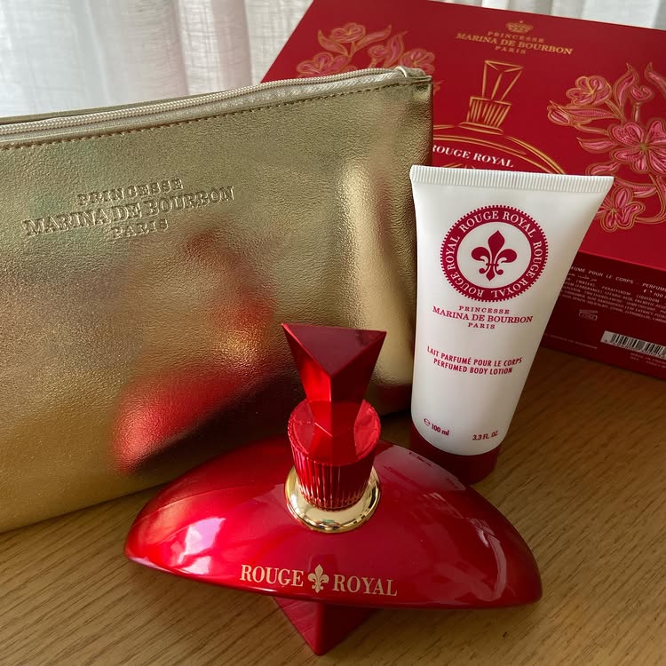 Kit: Marina Rouge Royal 100ml + Hidratante 100ml + Necessaire 
