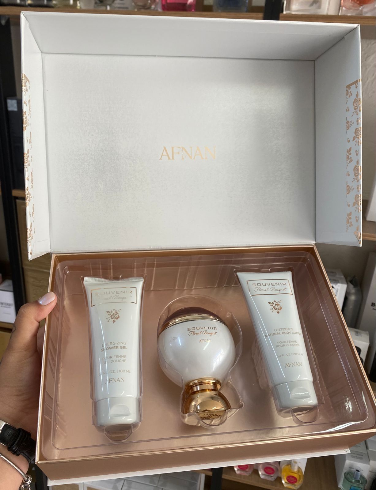 Kit: Souvenir Floral Bouquet 100ml + Gel de banho 100ml+ Hidratante 100ml