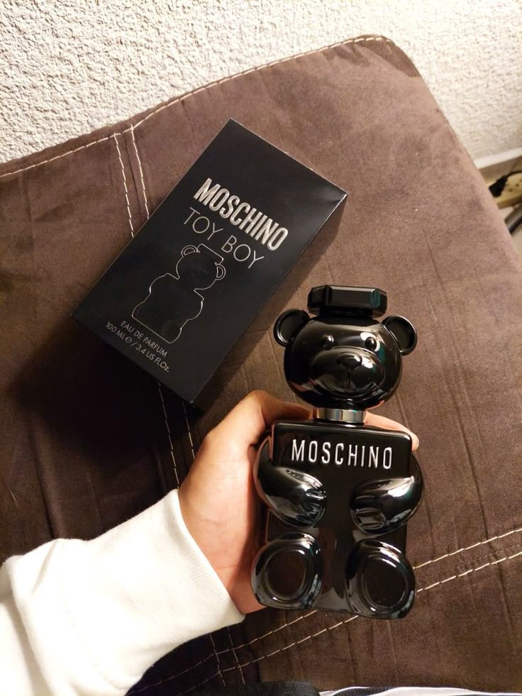 Kit: Moschino Toy Boy 100ml + Gel de banho 100ml  + Hidratante 100ml + Caneta 10ml 