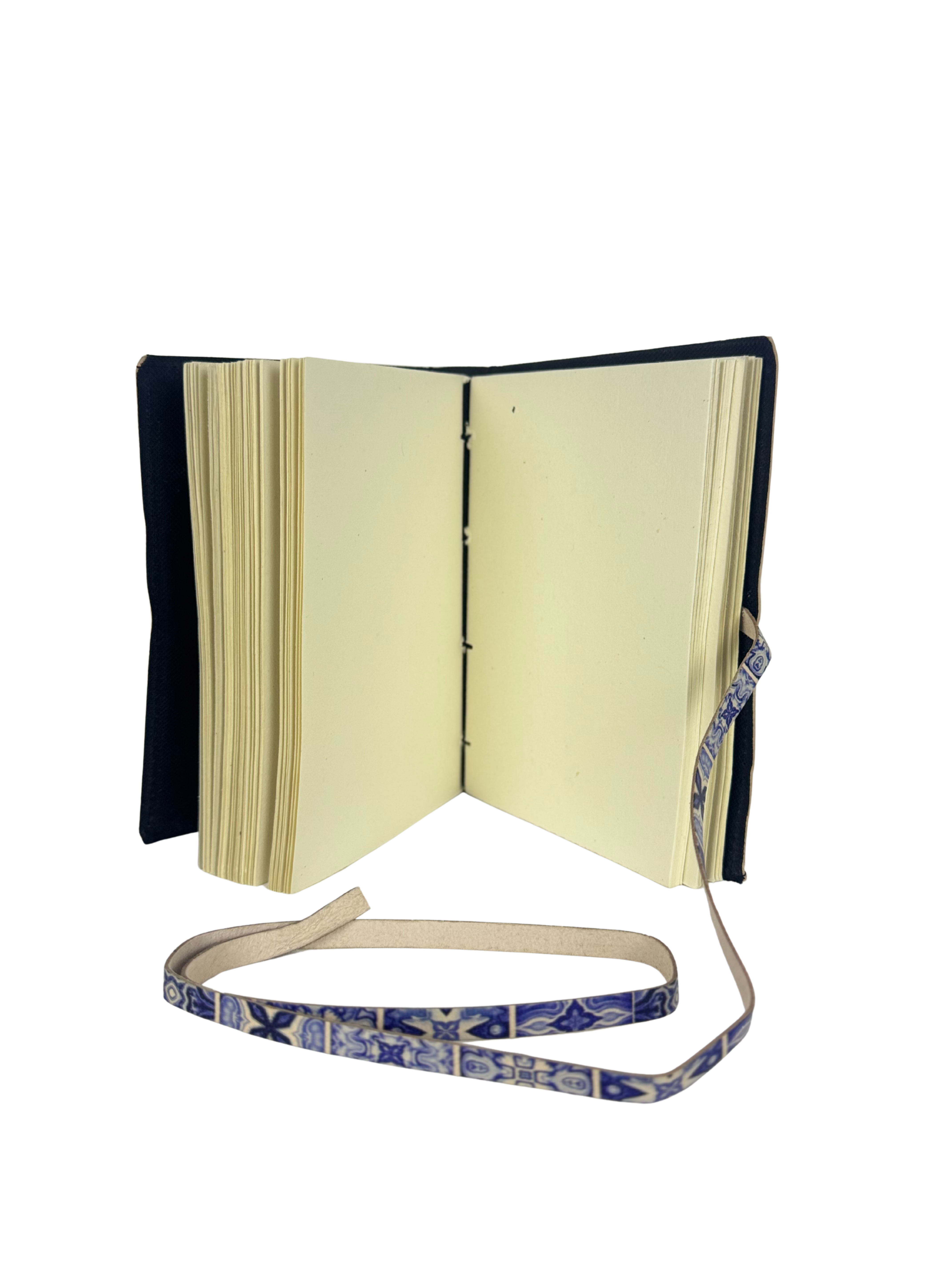CARNET EN CUIR BLEU ET BLANC STYLE AZULEJOS / CARREAUX DE FAÏENCE