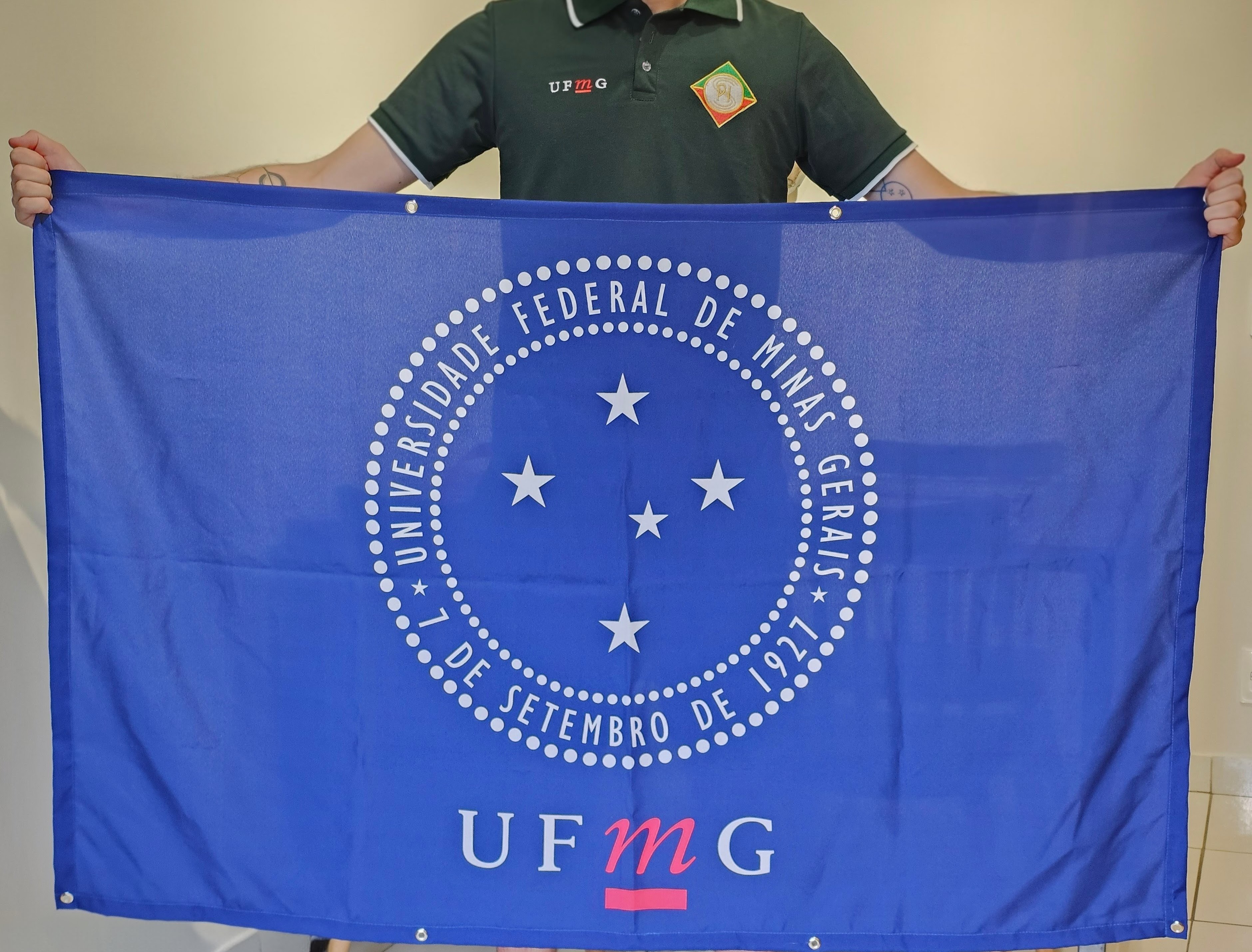 Bandeira Cruzeiro UFMG (90x140)